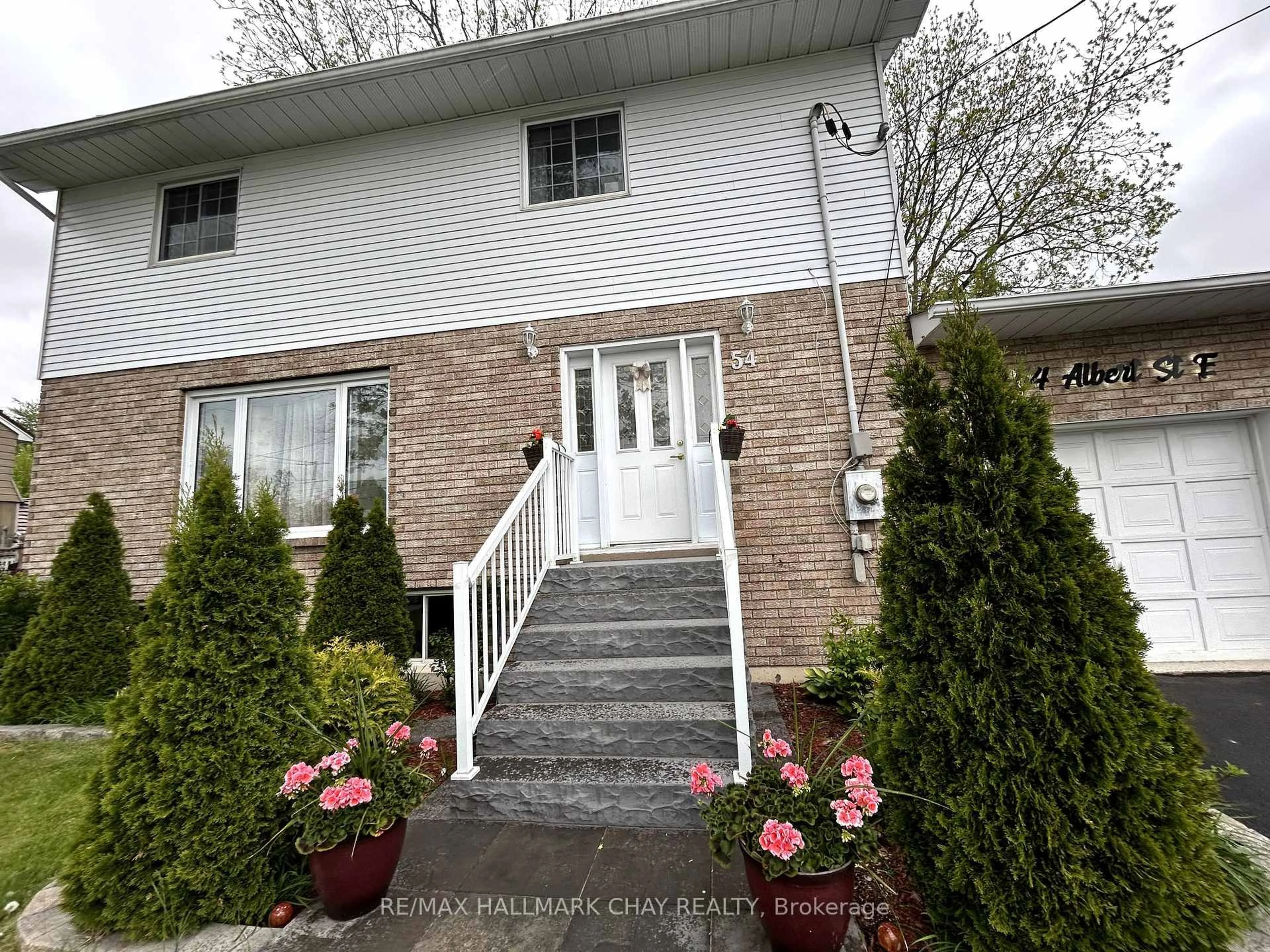Home with vinyl exterior material, street for 54 Albert St, New Tecumseth Ontario L9R 1J4