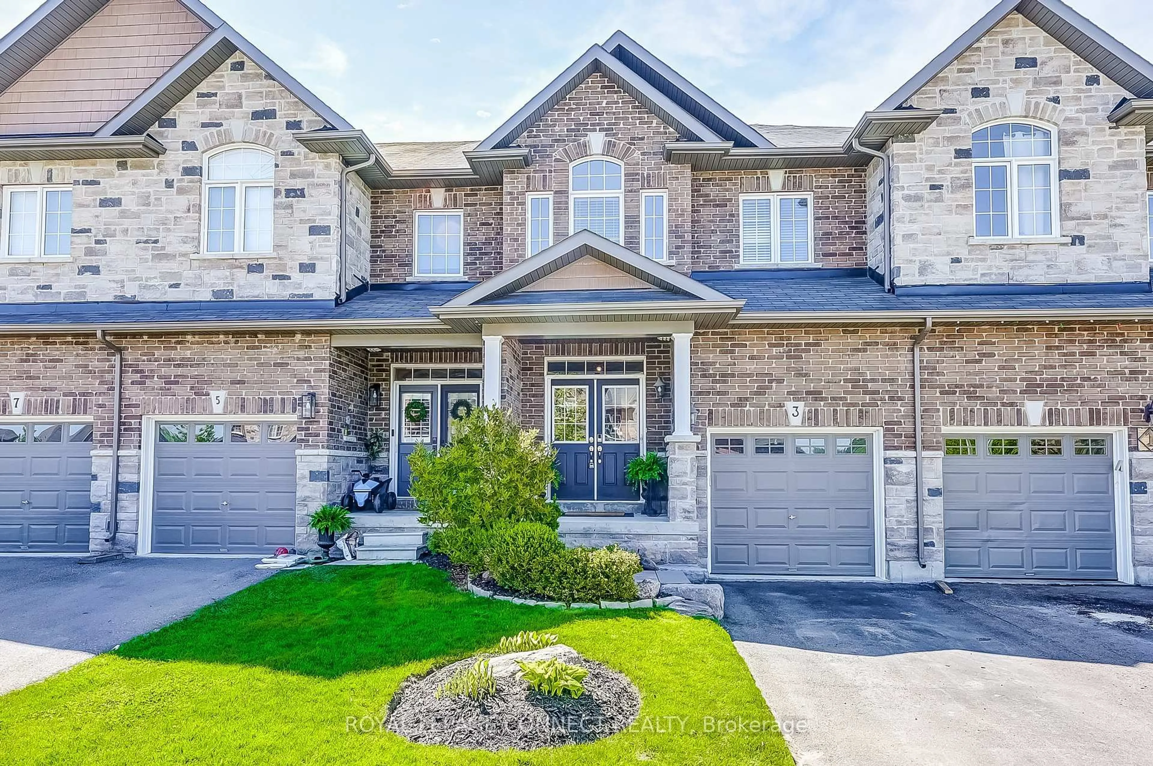 Home with brick exterior material, street for 3 Michael Cummings Crt, Uxbridge Ontario L9P 0E6