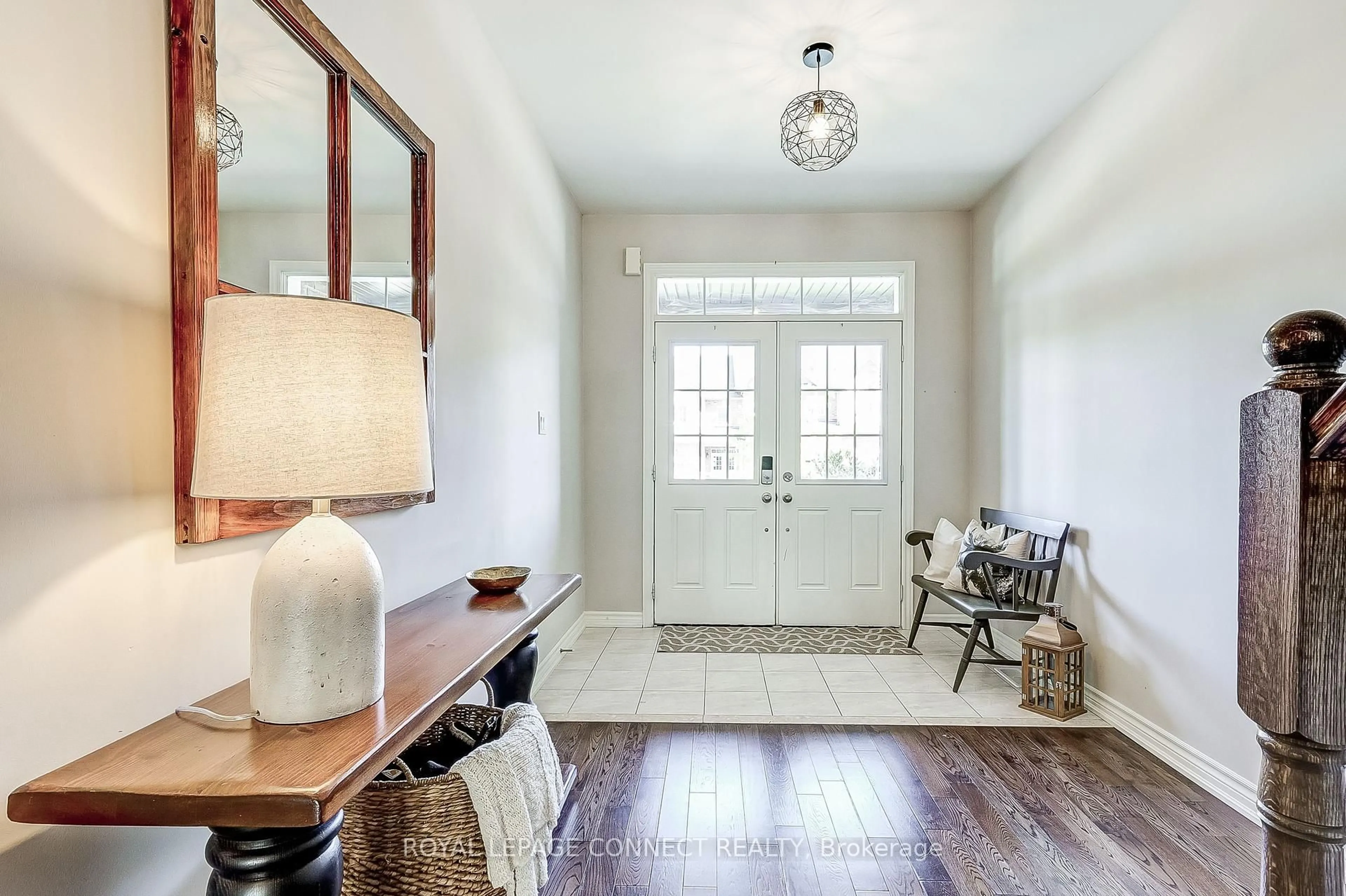 Indoor entryway for 3 Michael Cummings Crt, Uxbridge Ontario L9P 0E6