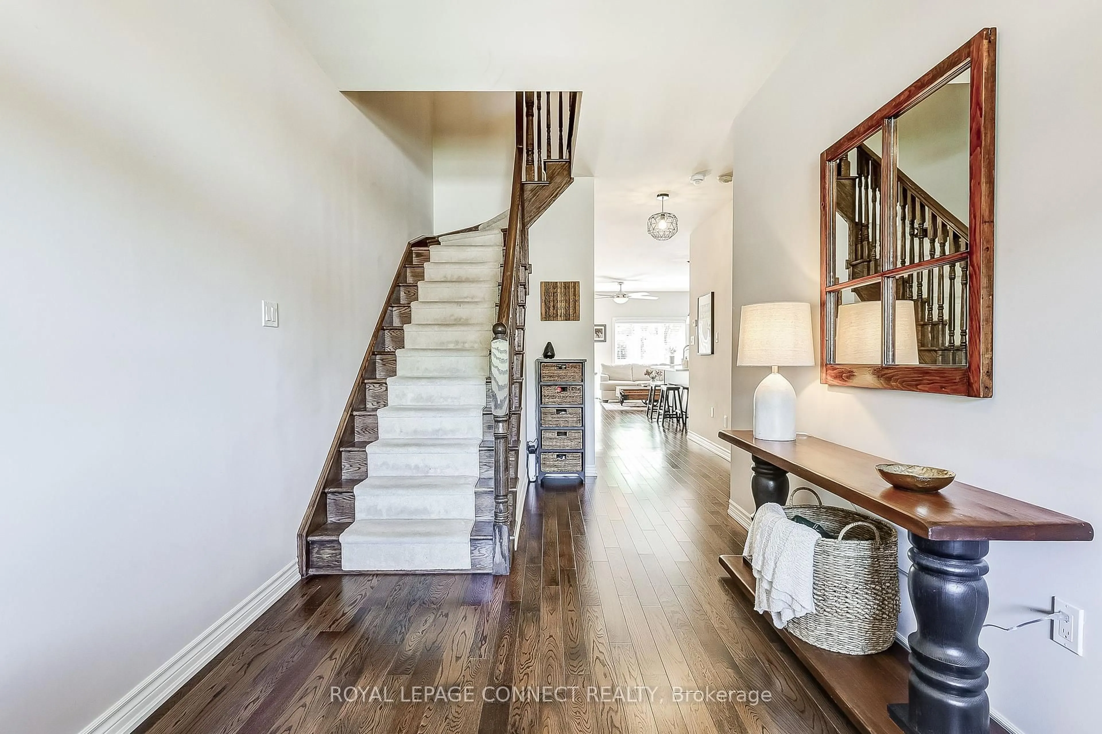 Indoor entryway for 3 Michael Cummings Crt, Uxbridge Ontario L9P 0E6