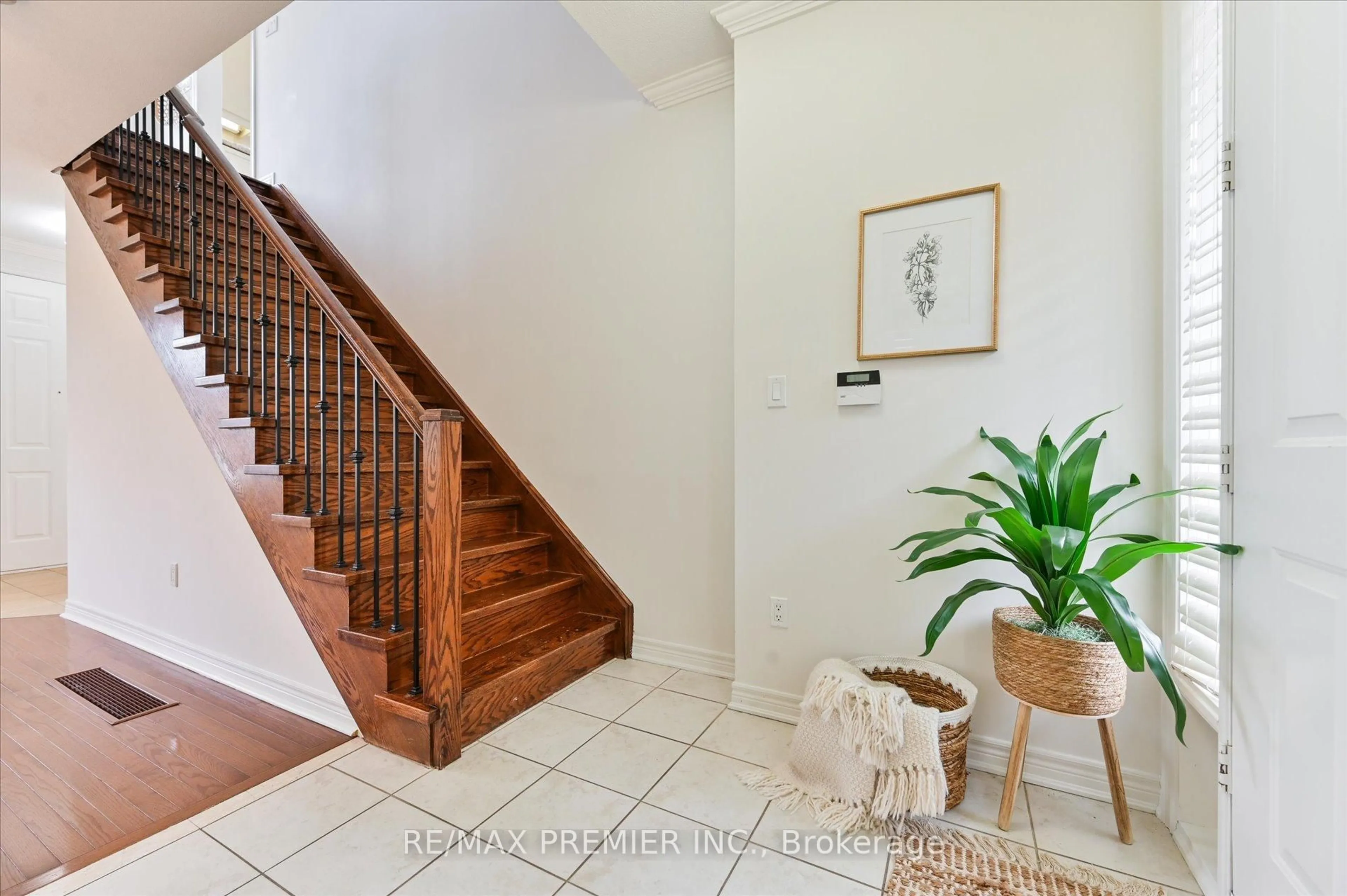 Unknown for 30 Helen St, Vaughan Ontario L4L 3S3
