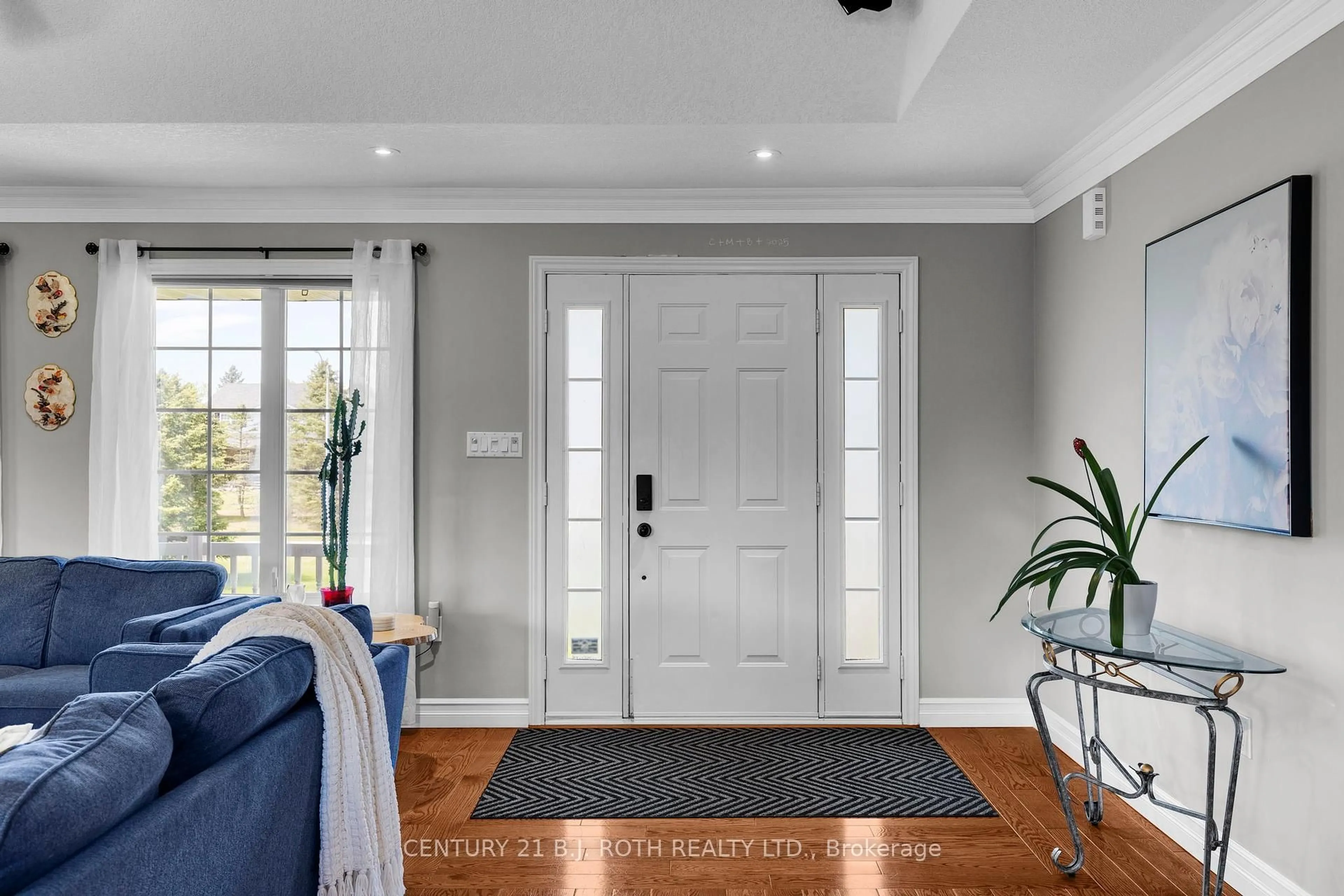 Indoor entryway for 4 PINEVIEW Tr, Essa Ontario L0M 1T0