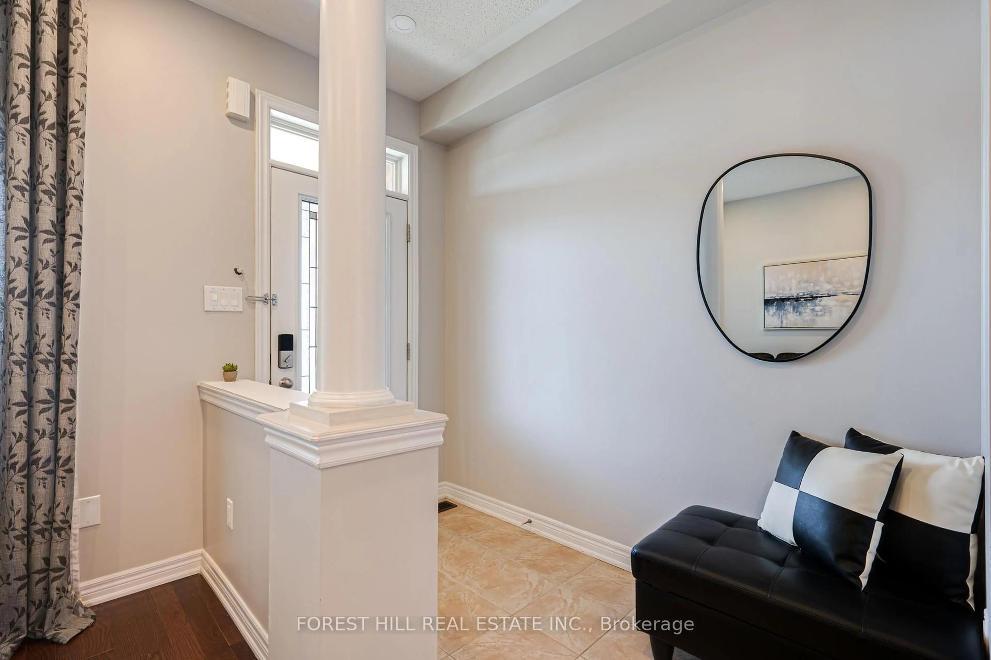 Indoor entryway for 41 Pavlova Cres, Richmond Hill Ontario L4E 0V8