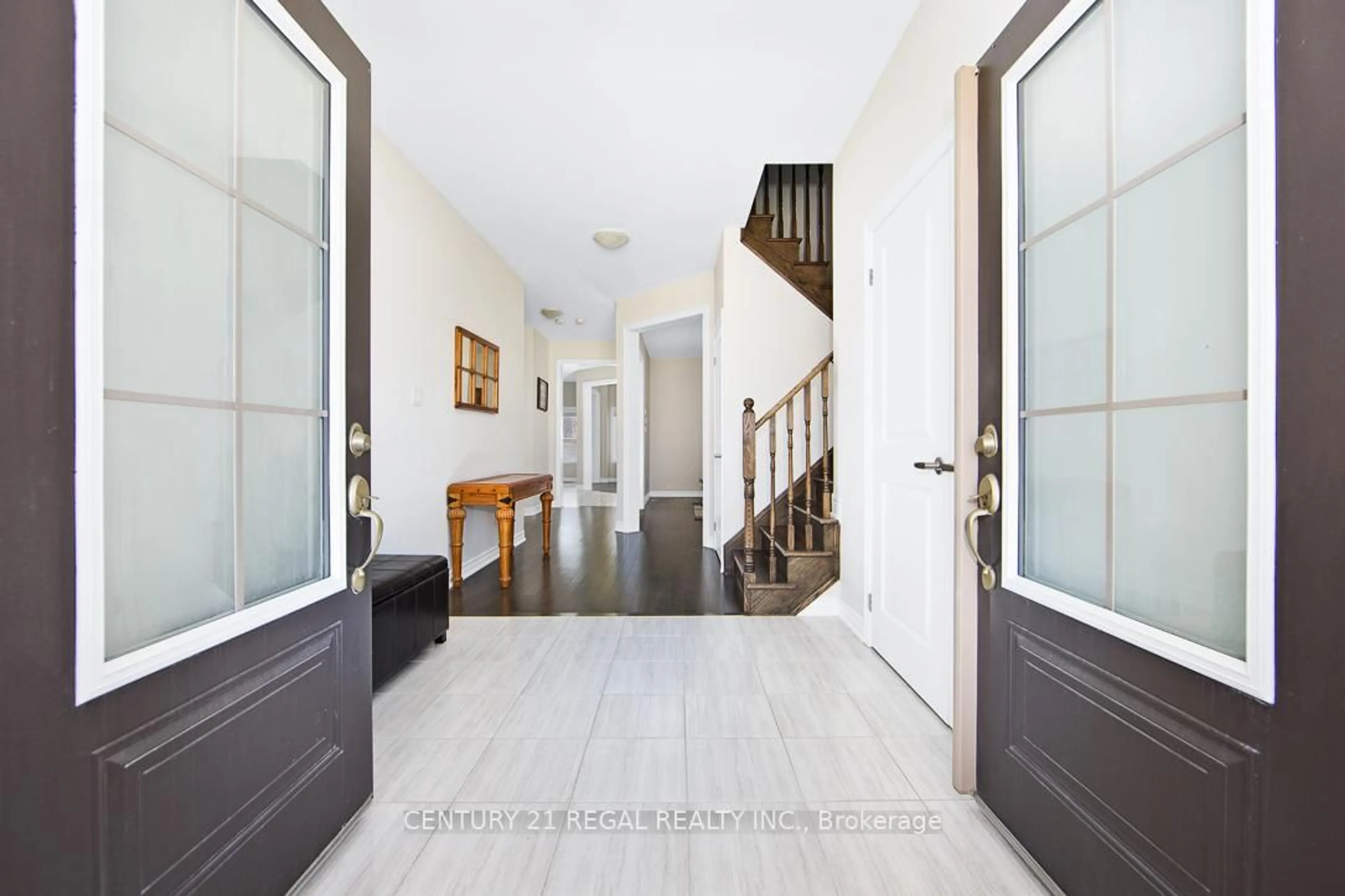 Indoor foyer for 968 Wickham Rd, Innisfil Ontario L9S 0N5