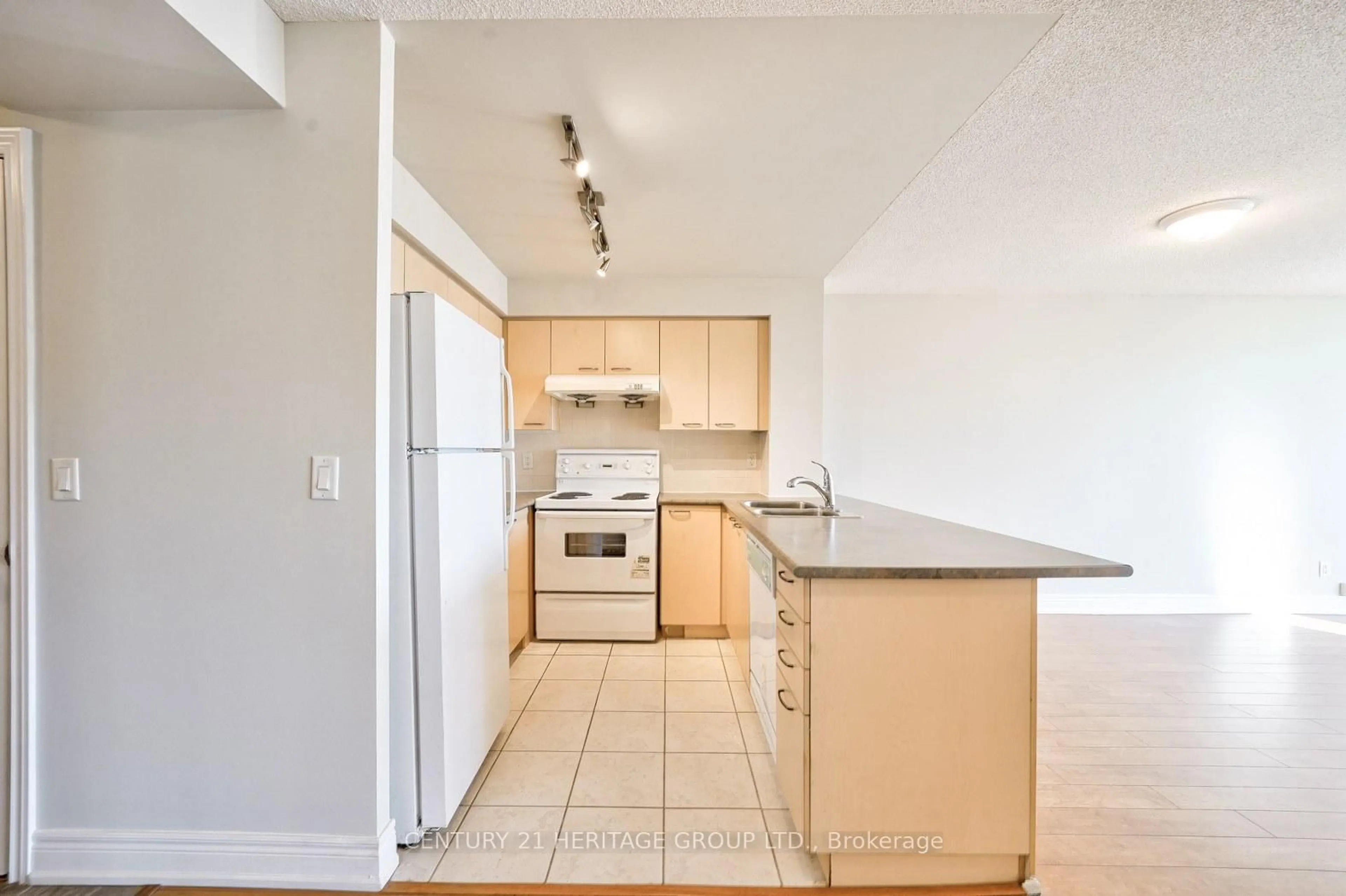 Standard kitchen, unknown for 62 Suncrest Blvd #703, Markham Ontario L3T 7Y6