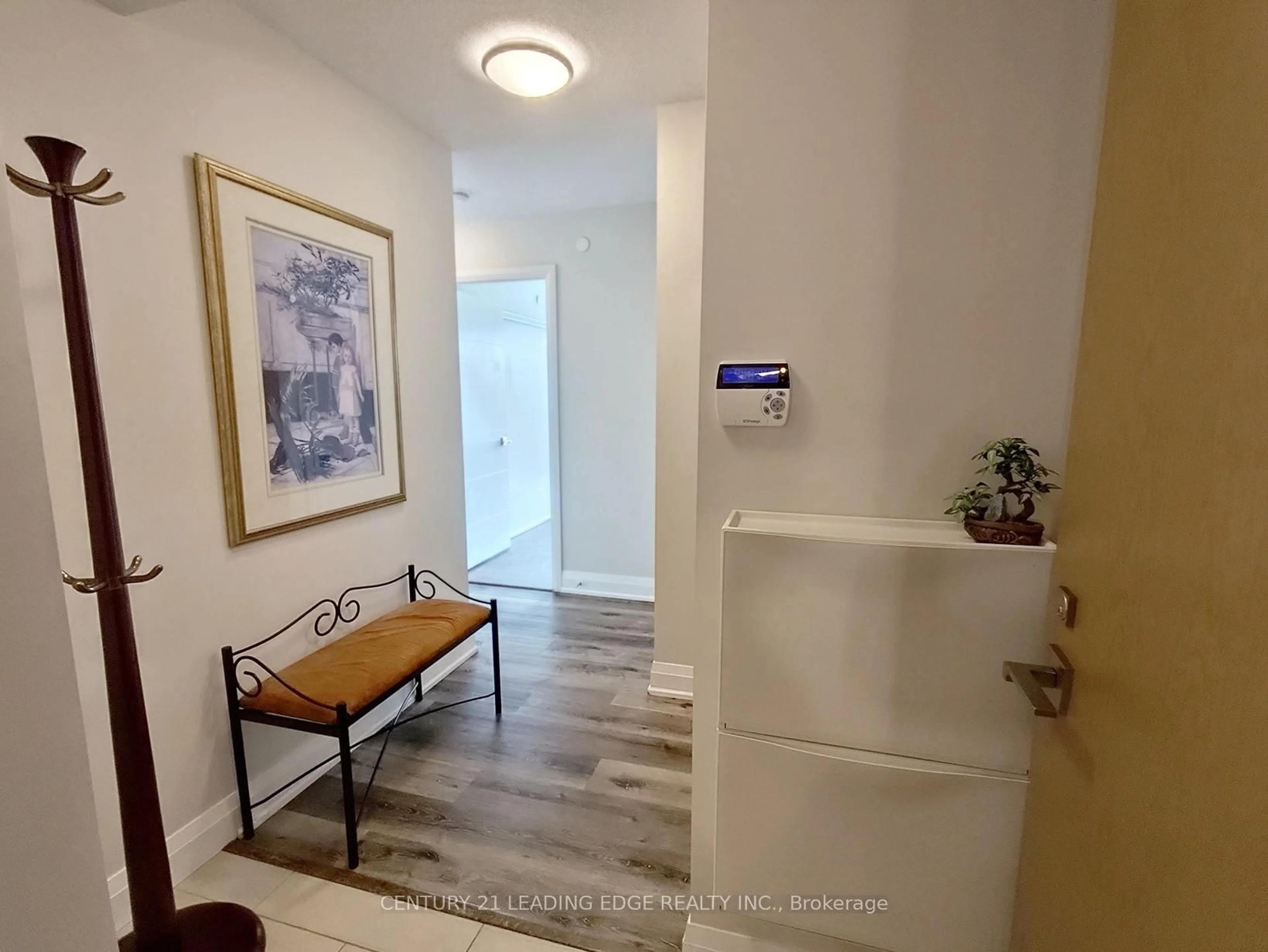 Indoor entryway for 18 Uptown Dr #1010, Markham Ontario L3R 5M5