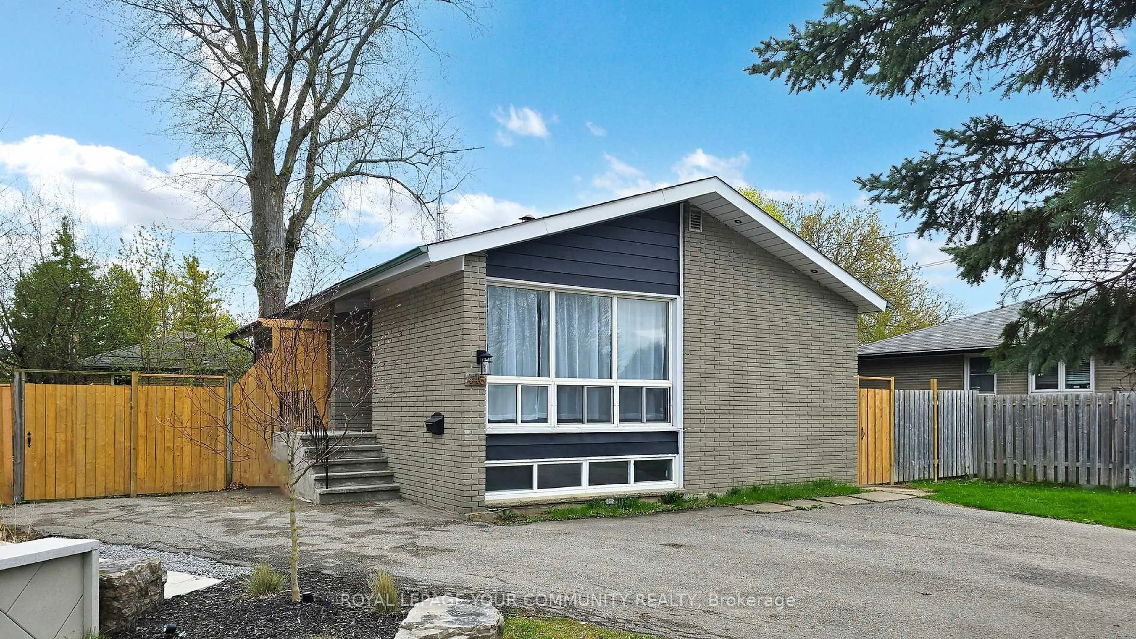 Home with brick exterior material, street for 446 Lynett Cres, Richmond Hill Ontario L4C 2V7