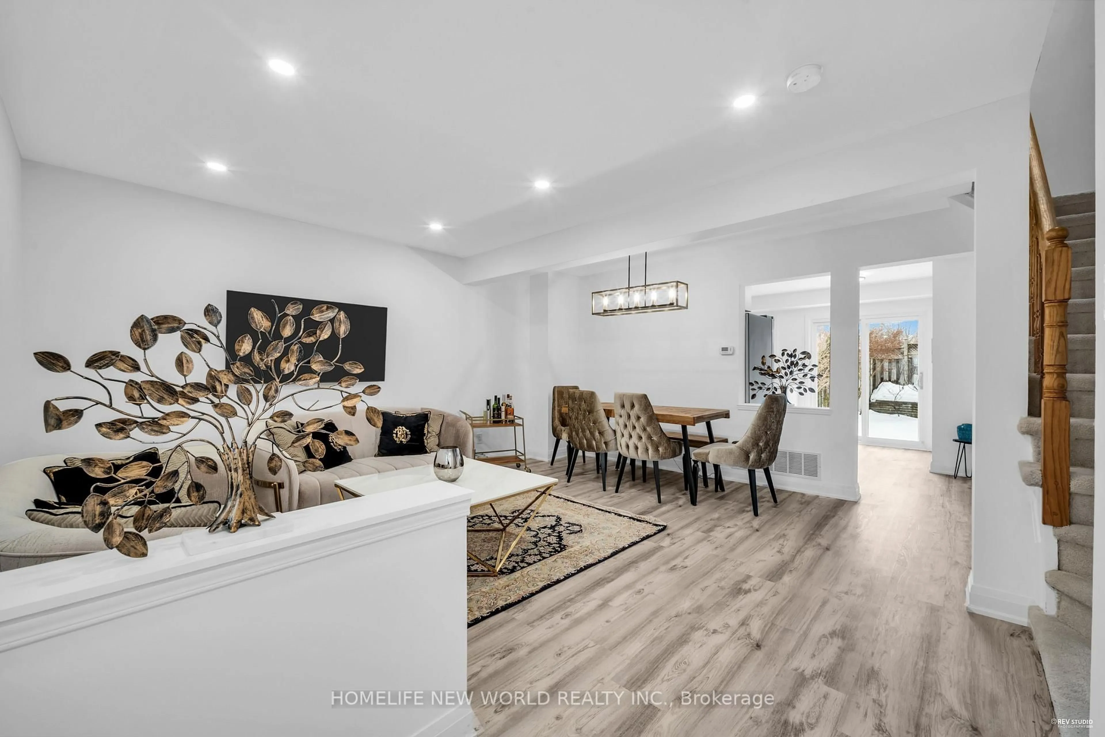 Open concept kitchen, unknown for 116 Sandfield Dr, Aurora Ontario L4G 6T3