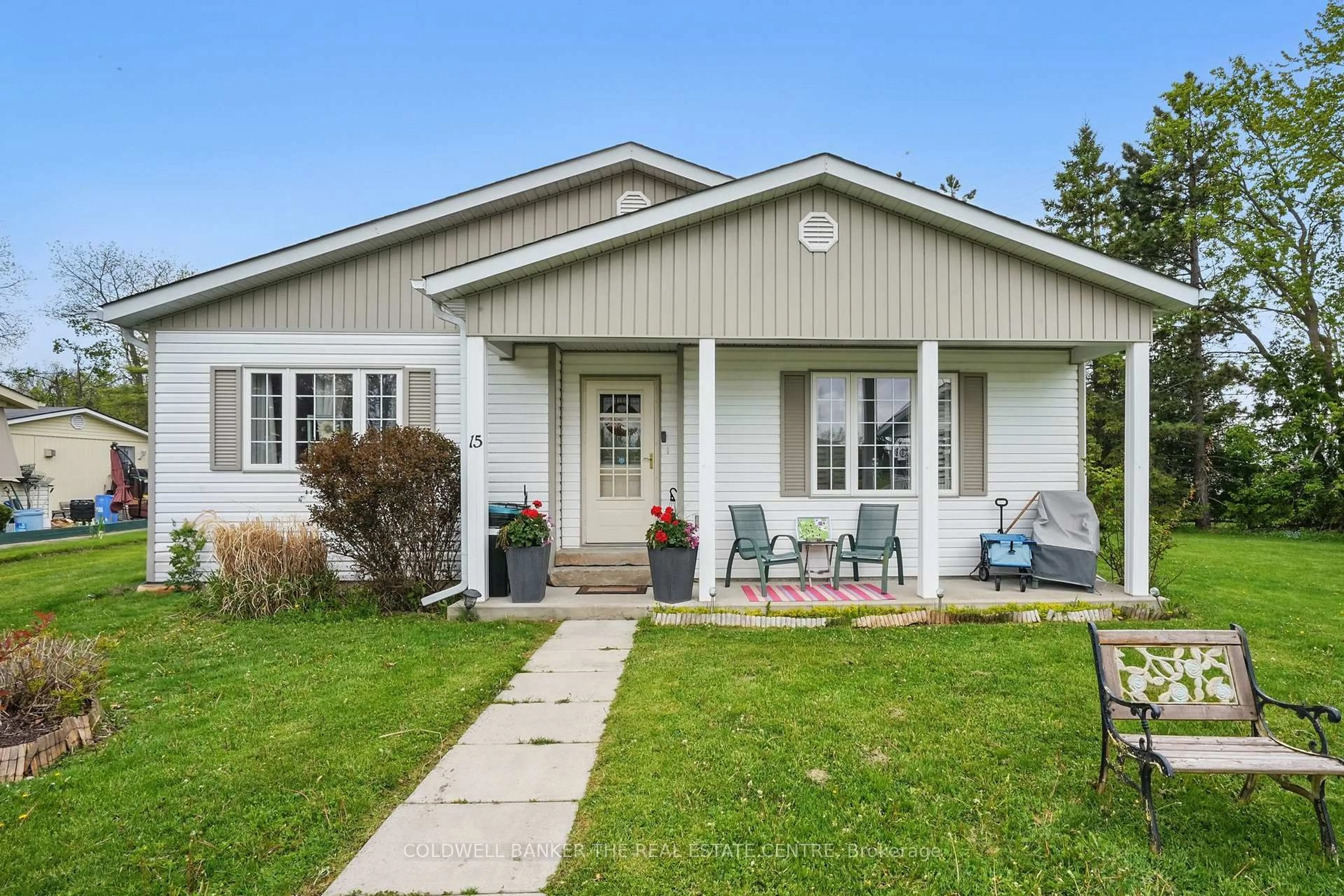 Home with vinyl exterior material, street for 15 Recreation Dr, Innisfil Ontario L9S 1N5