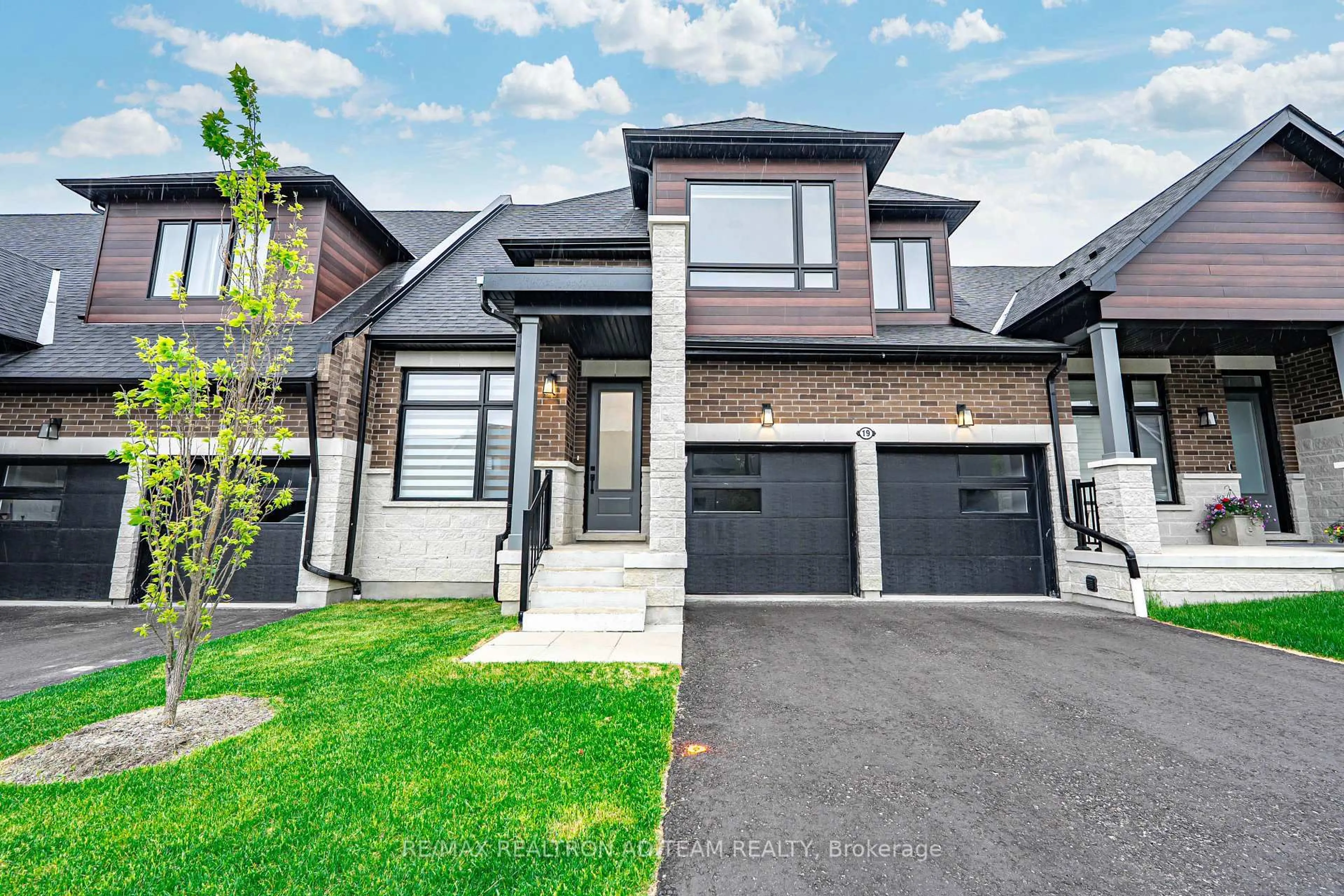 Home with brick exterior material, street for 19 Vern Robertson Gate, Uxbridge Ontario L9P 0R9