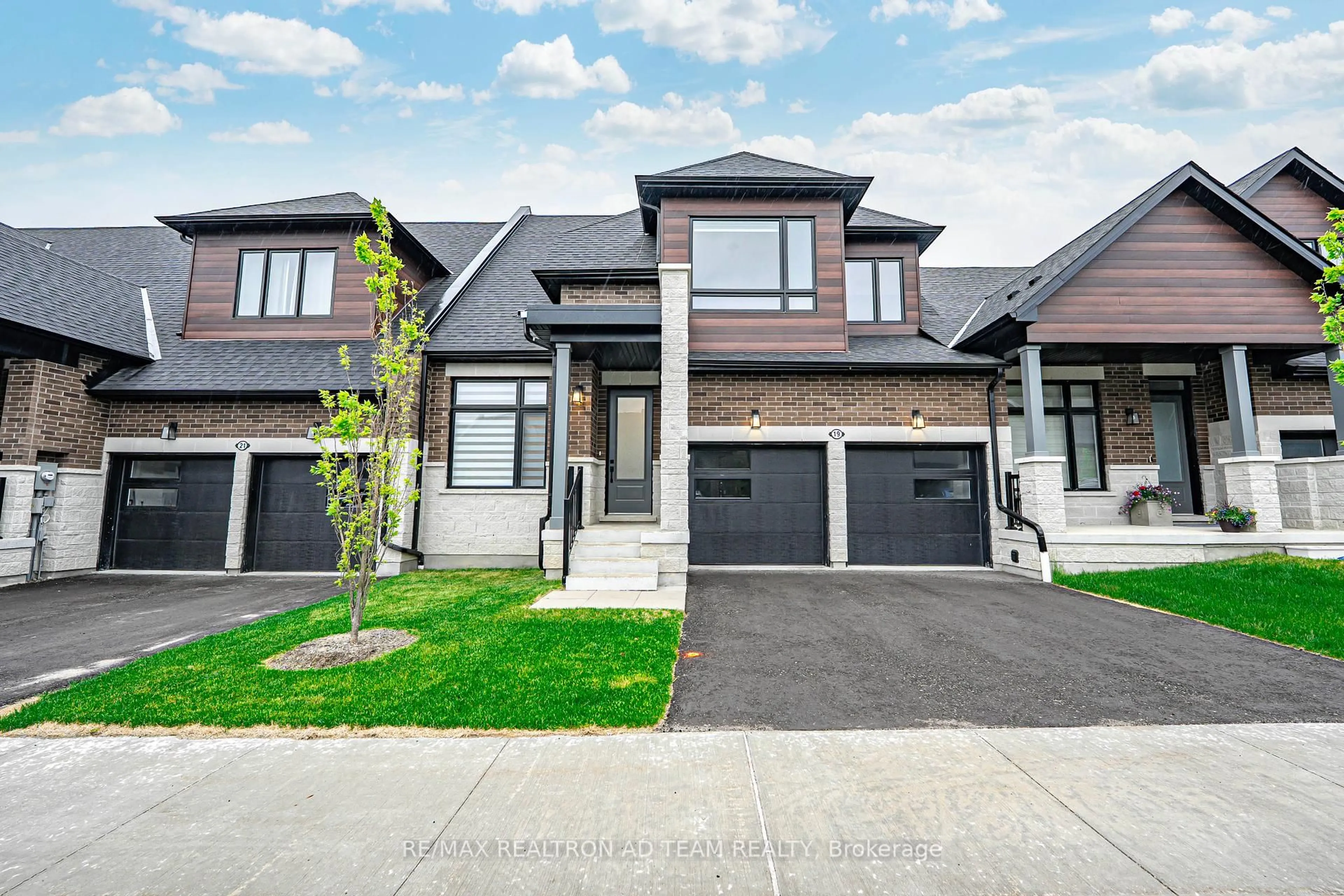 Home with brick exterior material, street for 19 Vern Robertson Gate, Uxbridge Ontario L9P 0R9