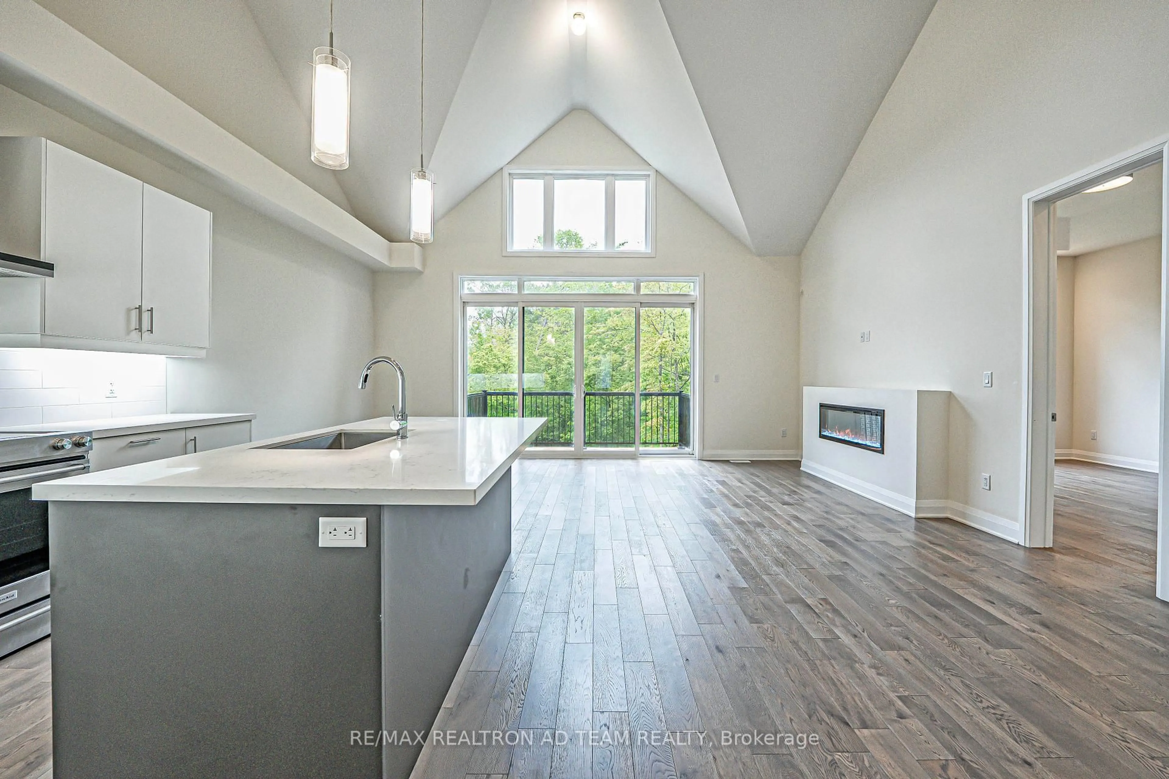 Open concept kitchen, unknown for 19 Vern Robertson Gate, Uxbridge Ontario L9P 0R9