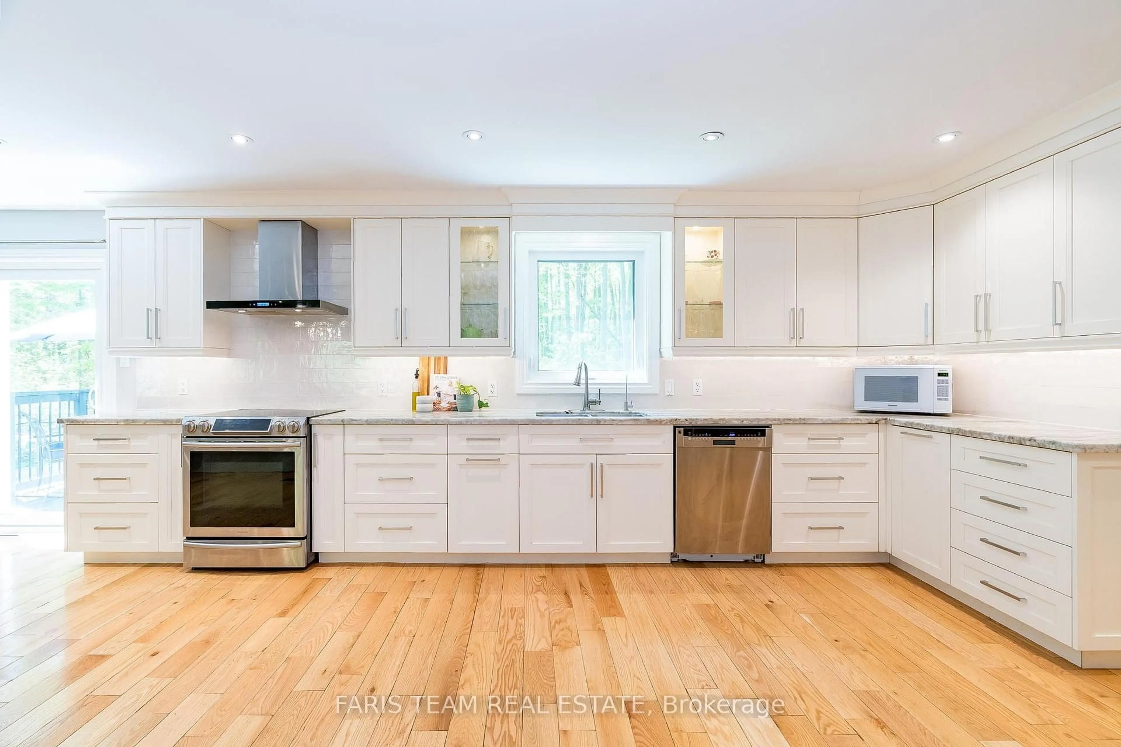 Open concept kitchen, unknown for 47 Deer Lane, Adjala-Tosorontio Ontario L0M 1J0