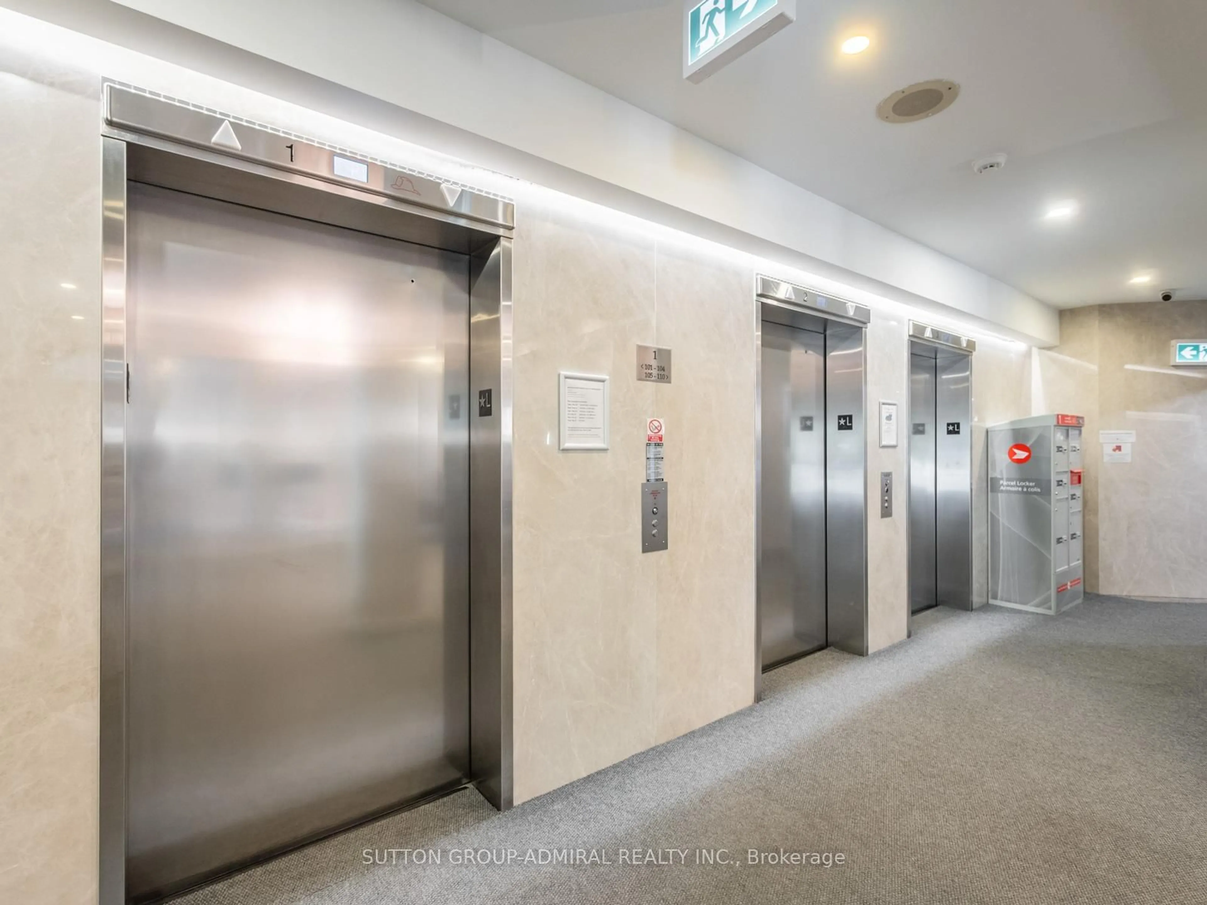 Indoor foyer for 120 Promenade Circ #406, Vaughan Ontario L4J 7W9