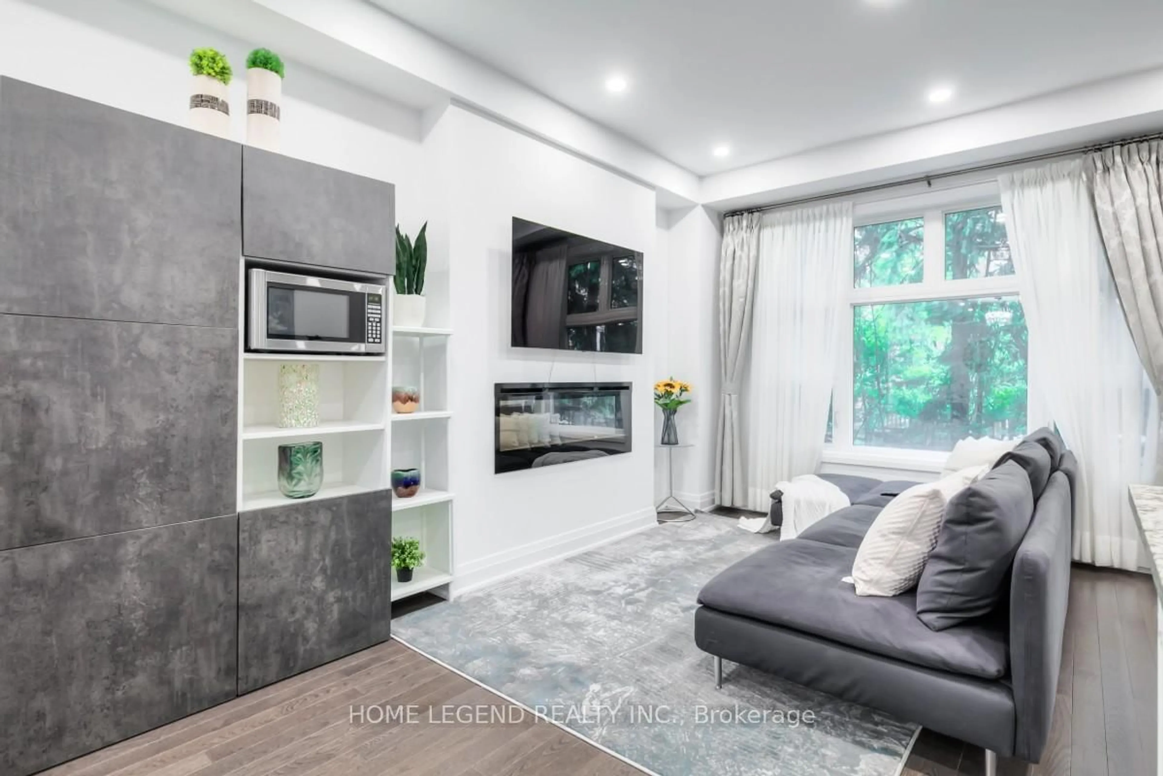 Living room with furniture, unknown for 66 Causland Lane, Richmond Hill Ontario L4S 0G5