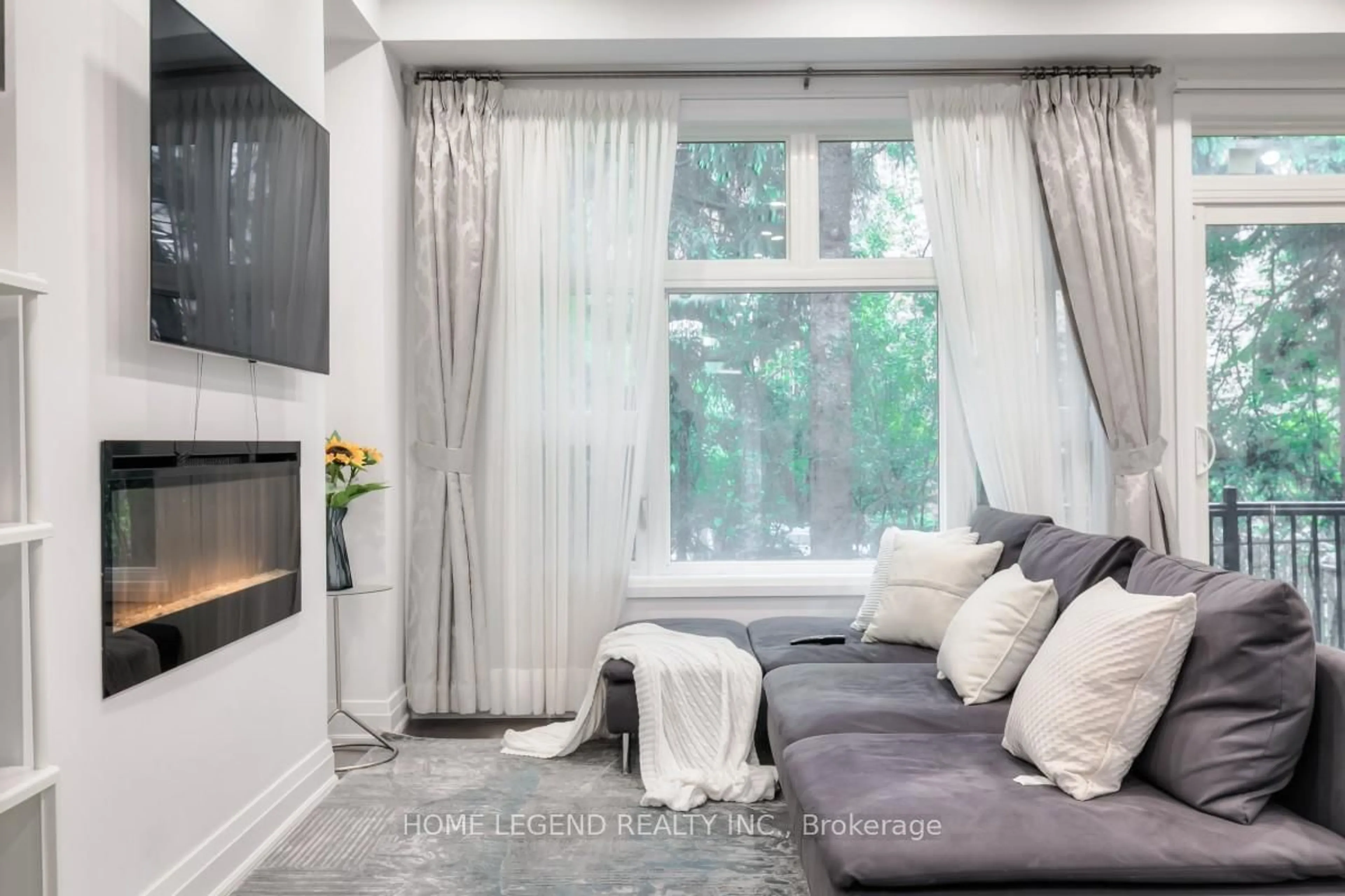 Living room with furniture, unknown for 66 Causland Lane, Richmond Hill Ontario L4S 0G5