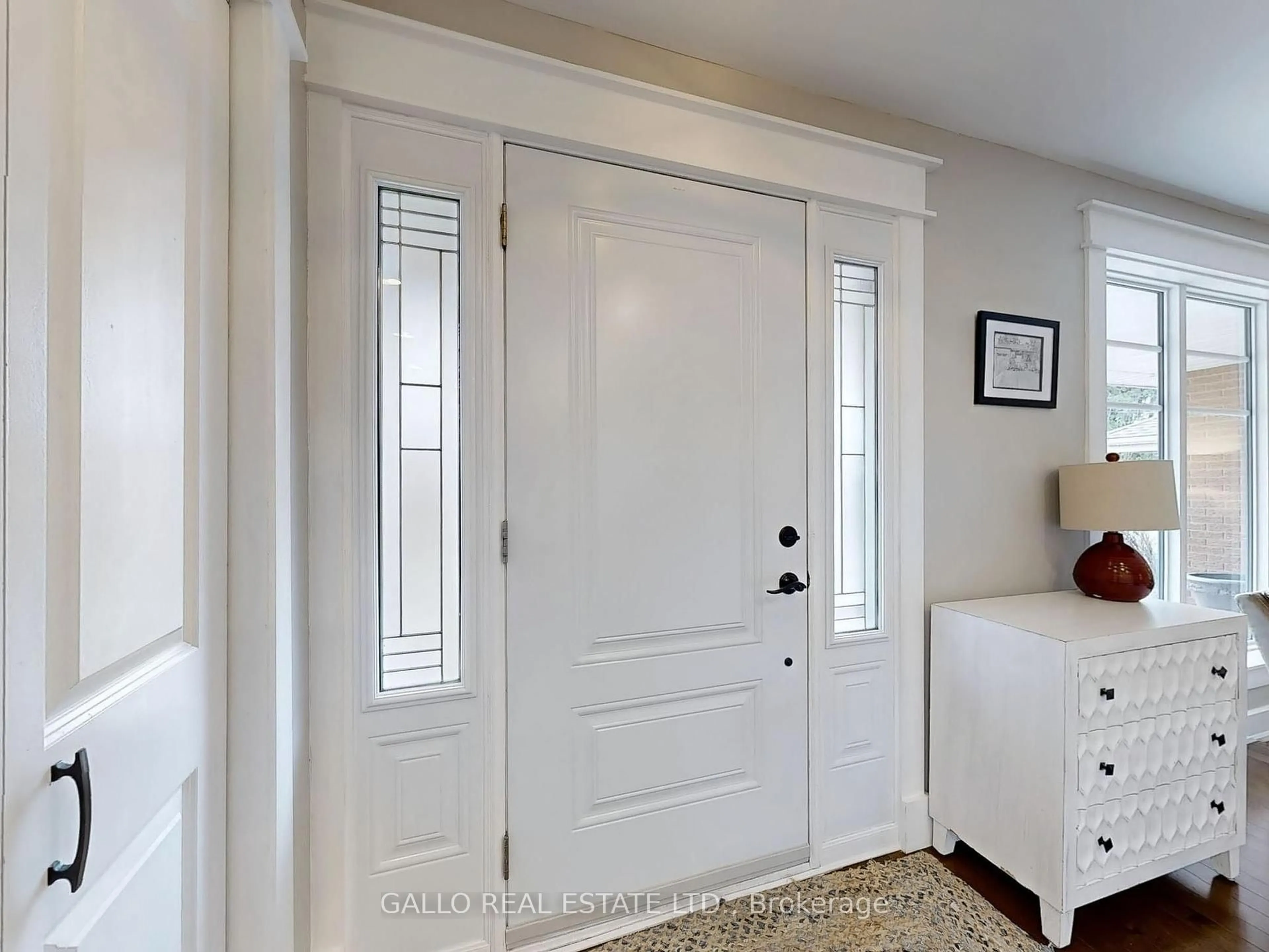 Indoor entryway for 12168 Tenth Line, Whitchurch-Stouffville Ontario L4A 6B9