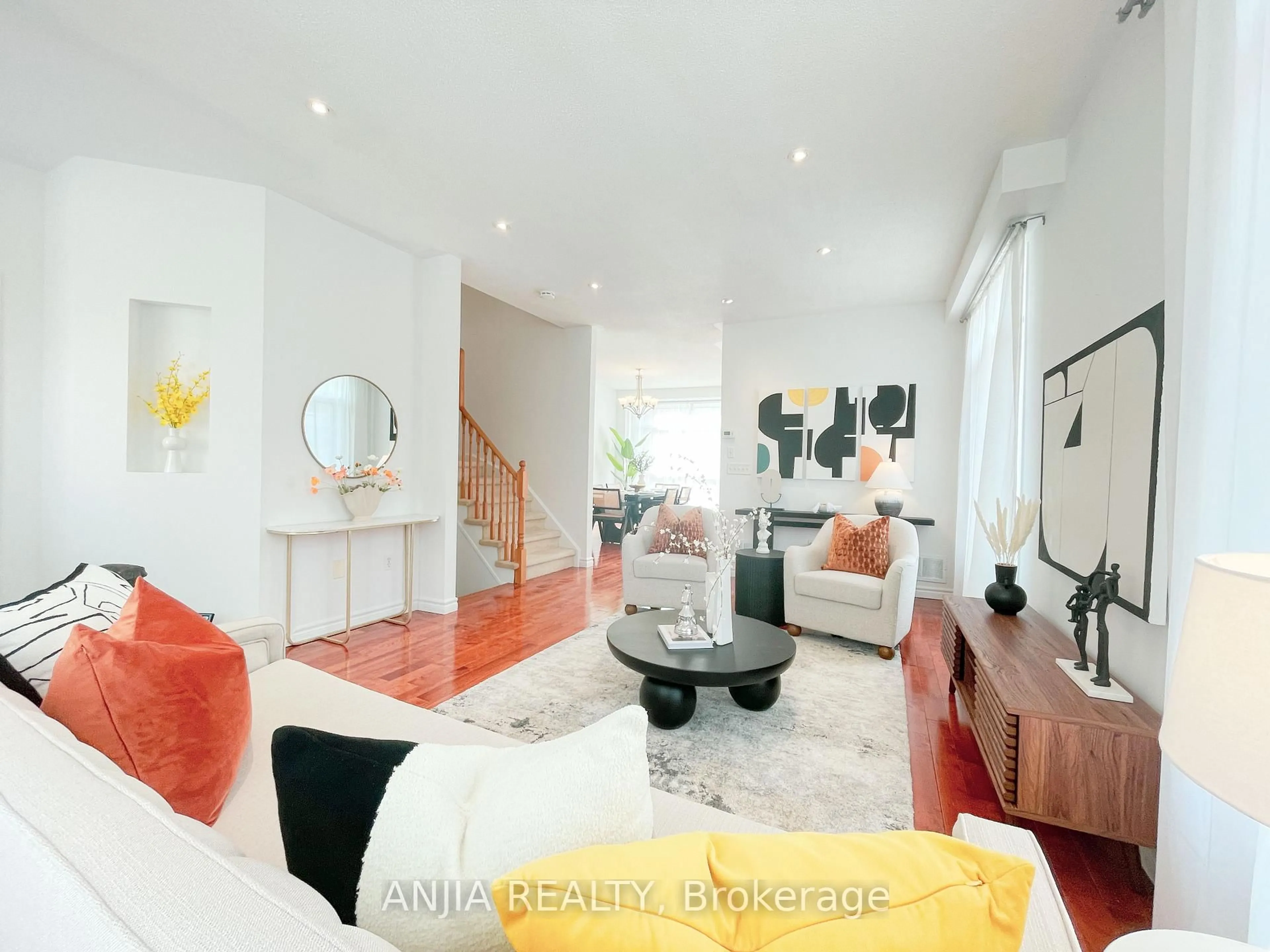 Living room with furniture, unknown for 24 Crawford St, Markham Ontario L6C 2L4