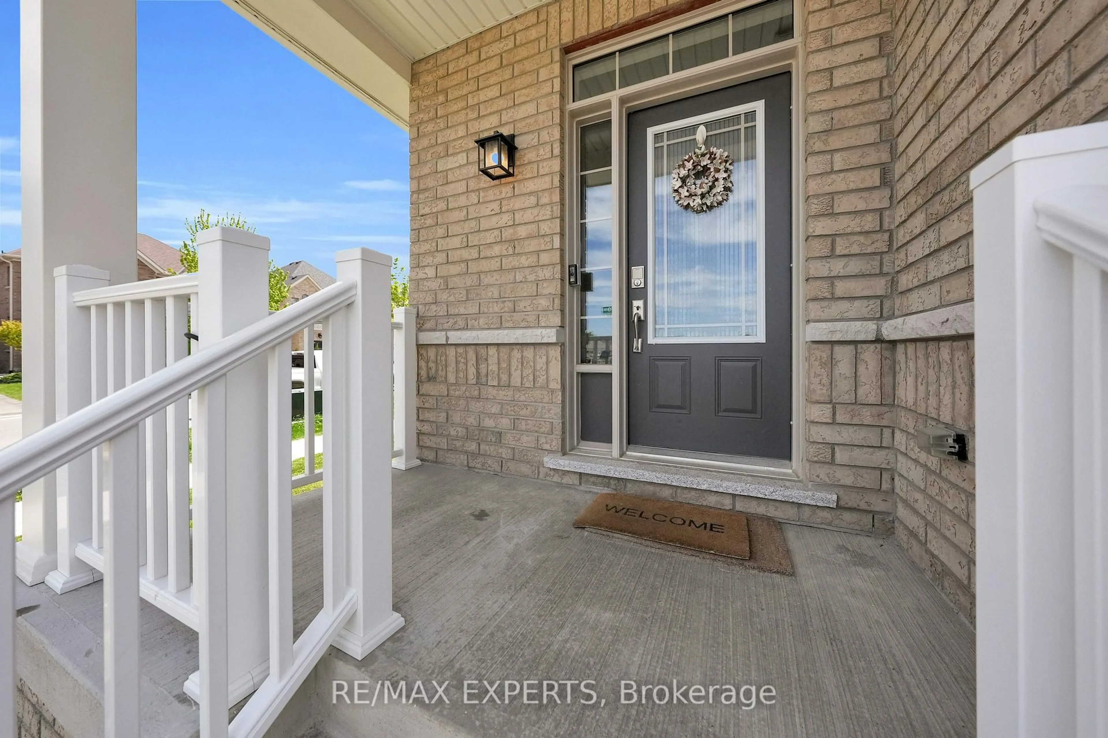 Indoor entryway for 1 Clifford Cres, New Tecumseth Ontario L0G 1W0