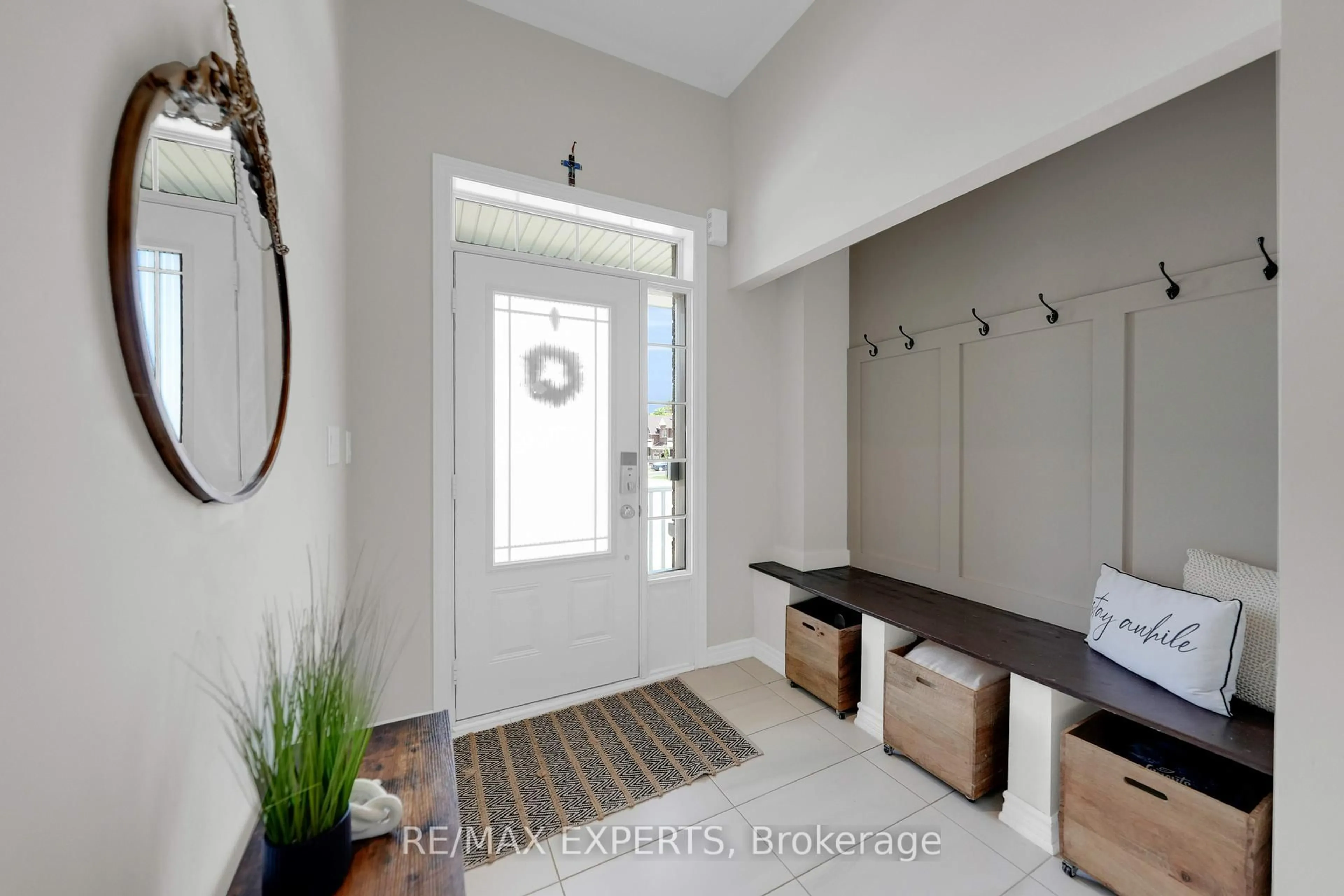 Indoor entryway for 1 Clifford Cres, New Tecumseth Ontario L0G 1W0