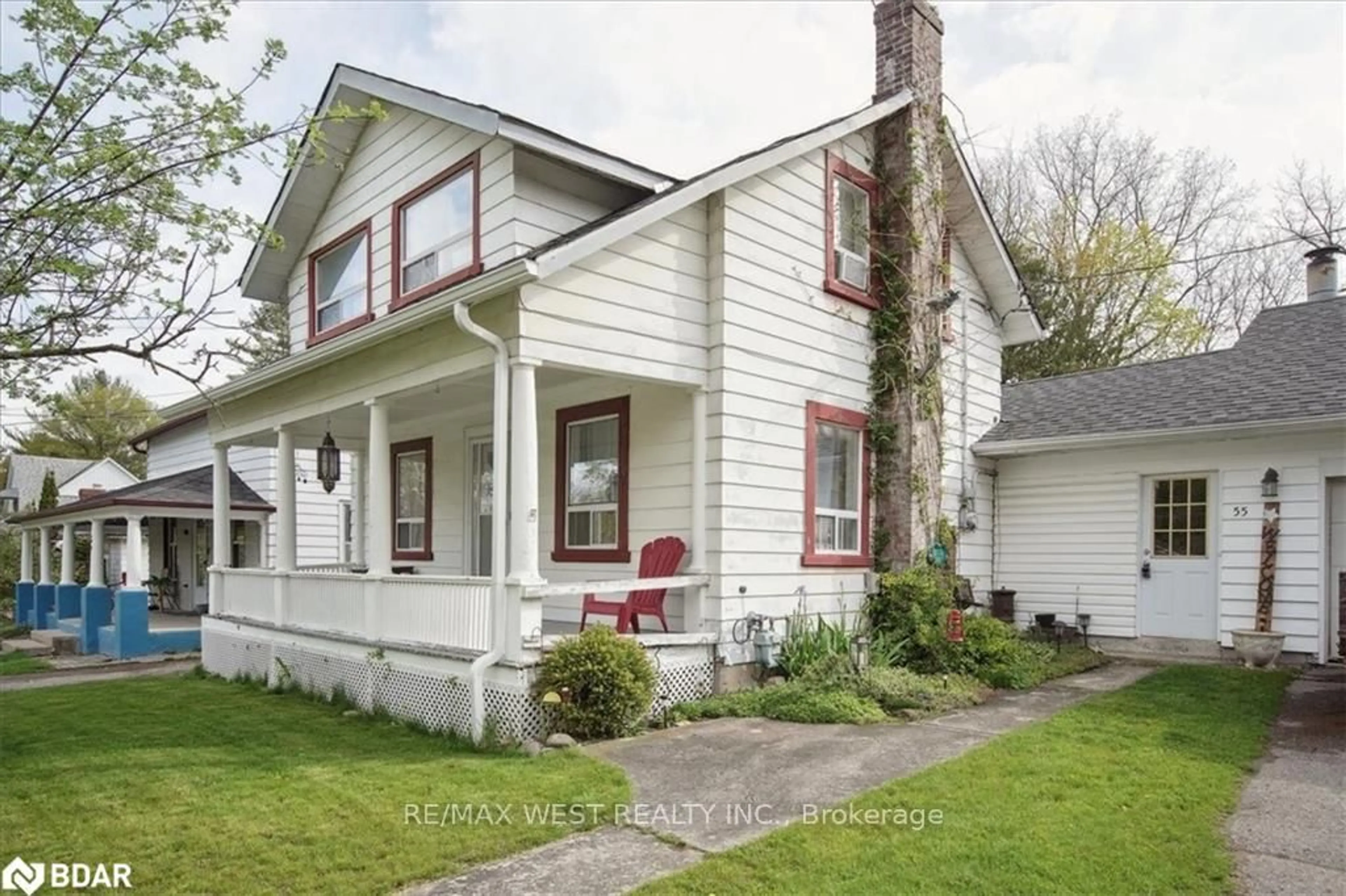 Home with vinyl exterior material, street for 55 River St, Georgina Ontario L0E 1R0