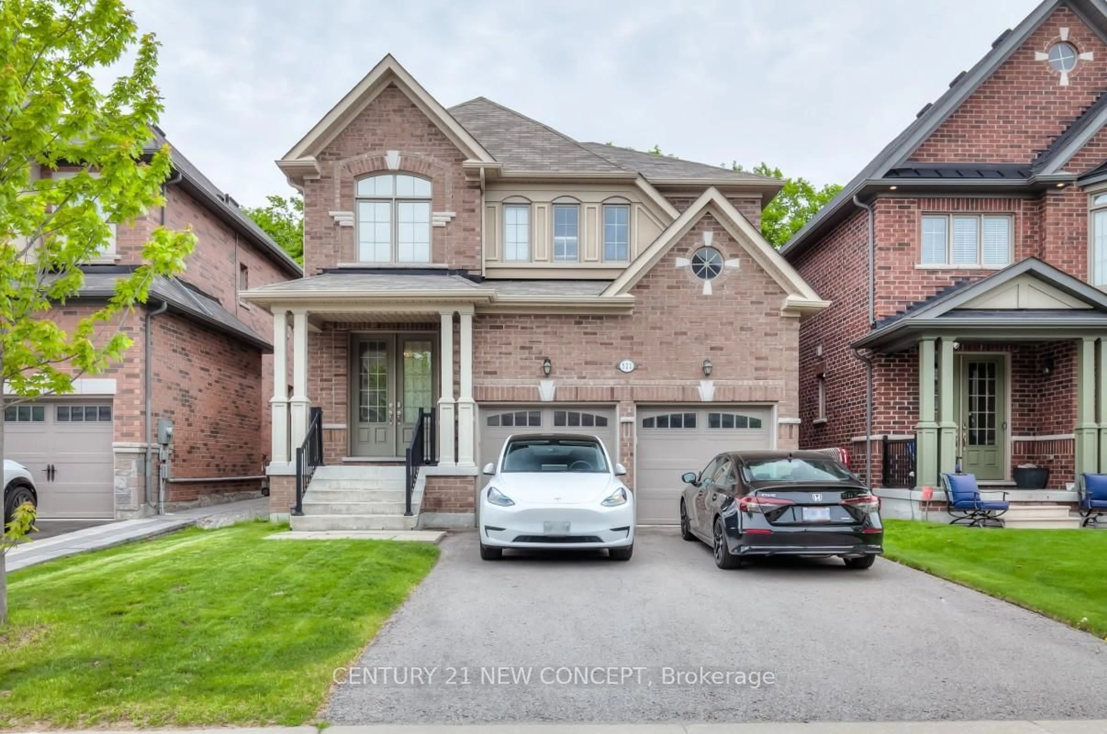 Home with brick exterior material, street for 521 McGregor Farm Tr, Newmarket Ontario L3X 0H7