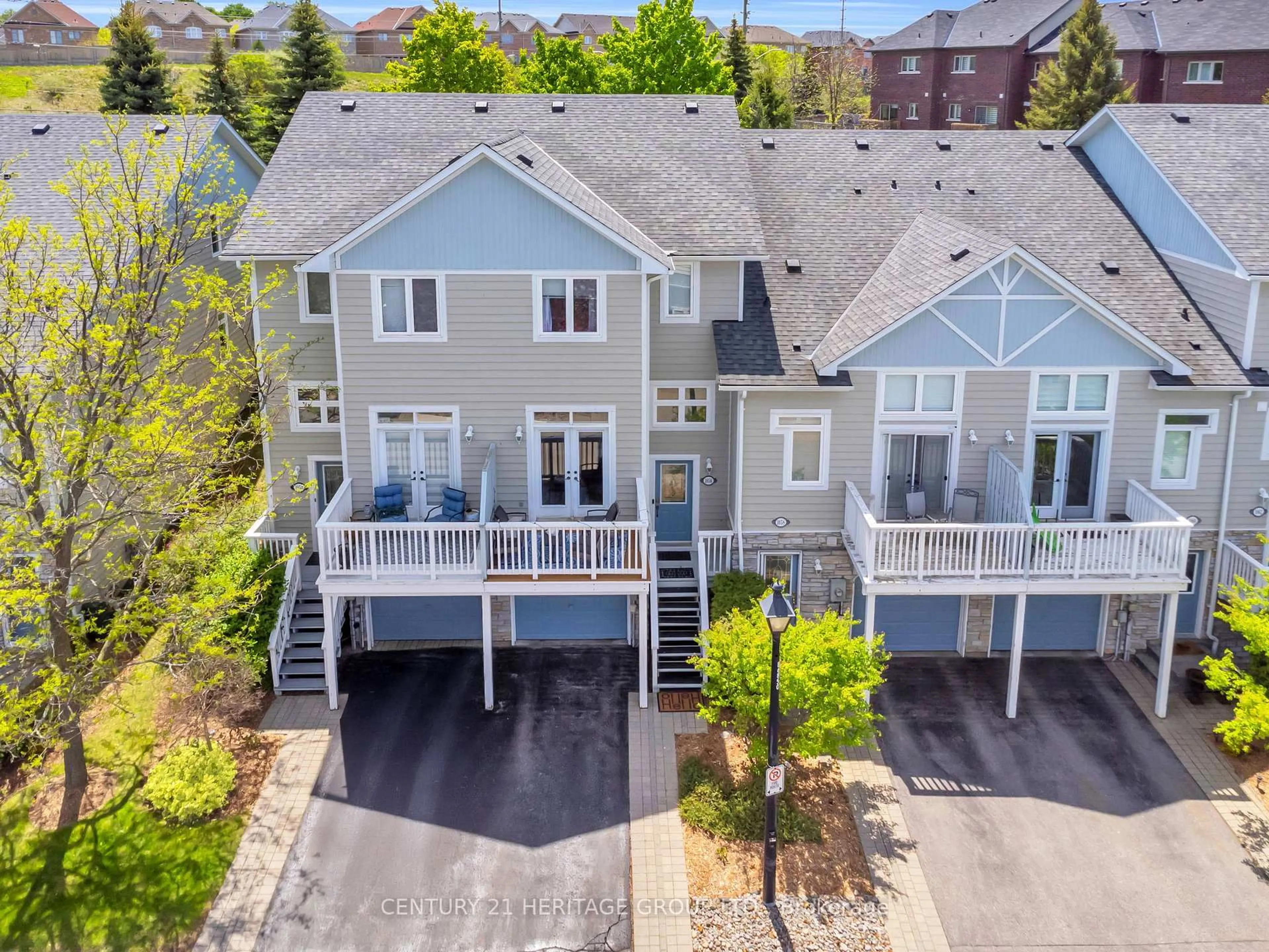 A pic from outside/outdoor area/front of a property/back of a property/a pic from drone, unknown for 1056 On Bogart Circ #66, Newmarket Ontario L3Y 8T4
