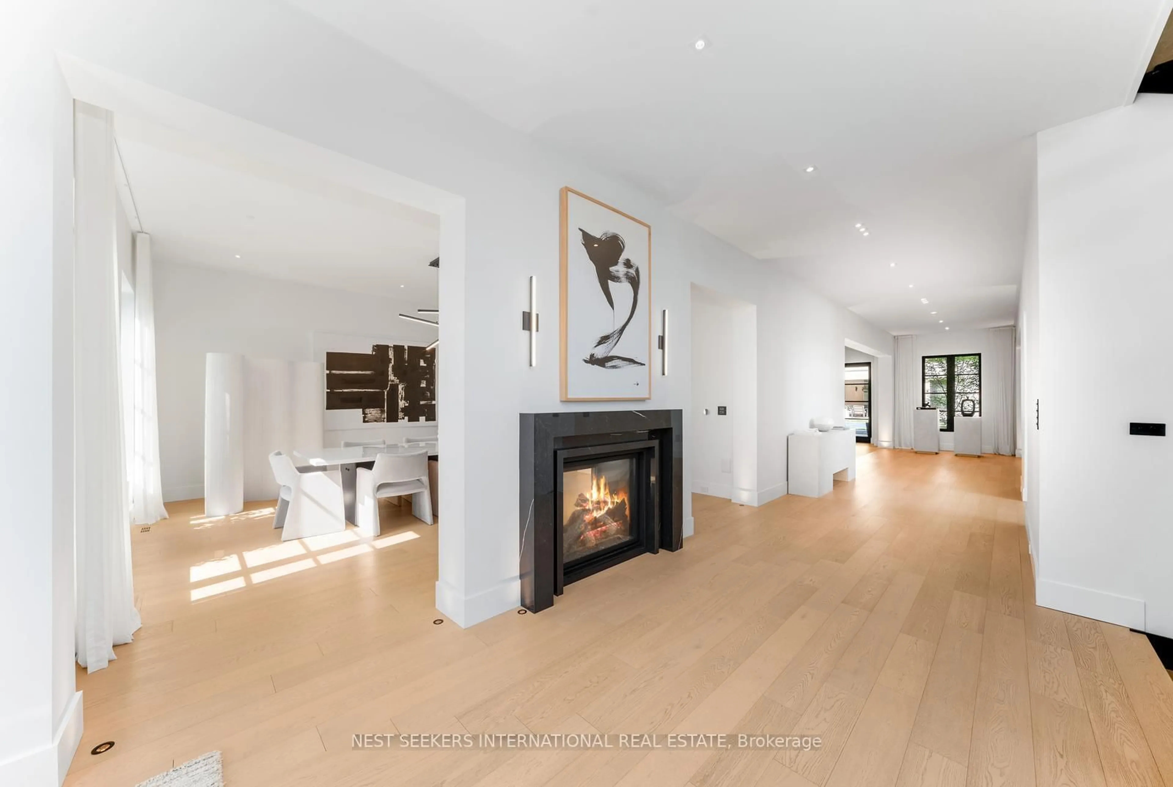 Indoor foyer for 6 Forestave Cres, King Ontario L0G 1N0