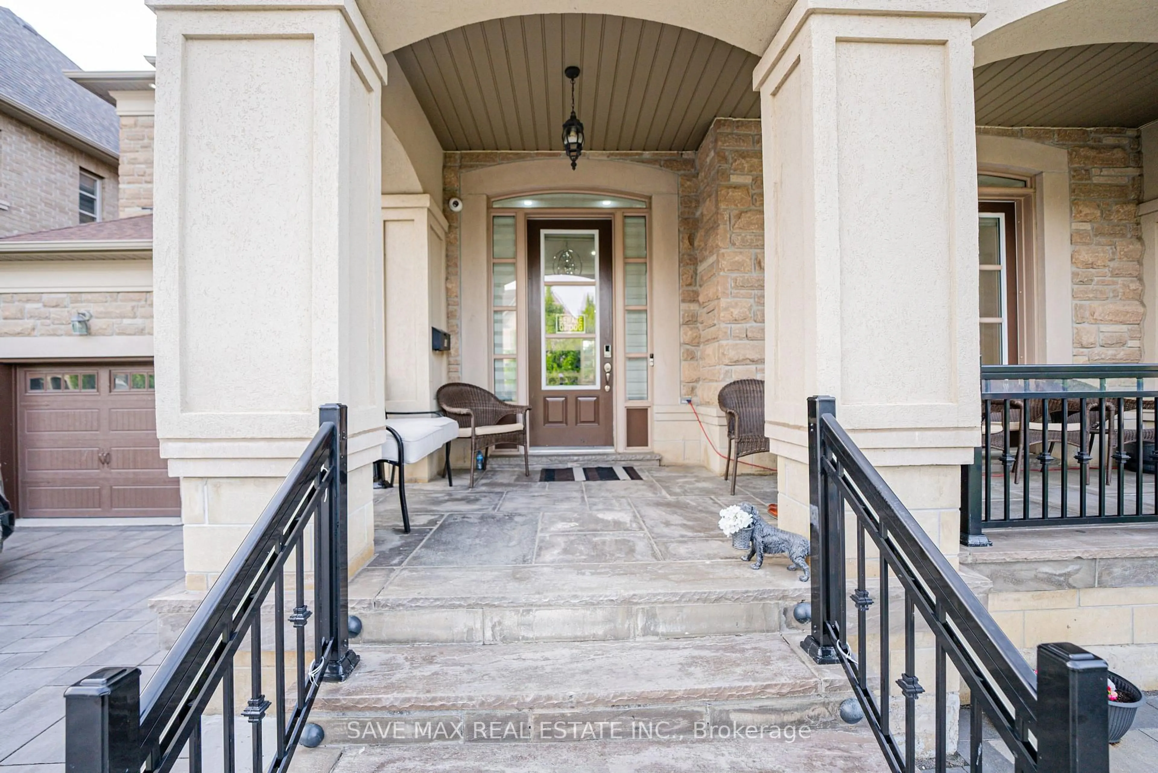 Indoor entryway for 95 Sarracini Cres, Vaughan Ontario L4L 3S9