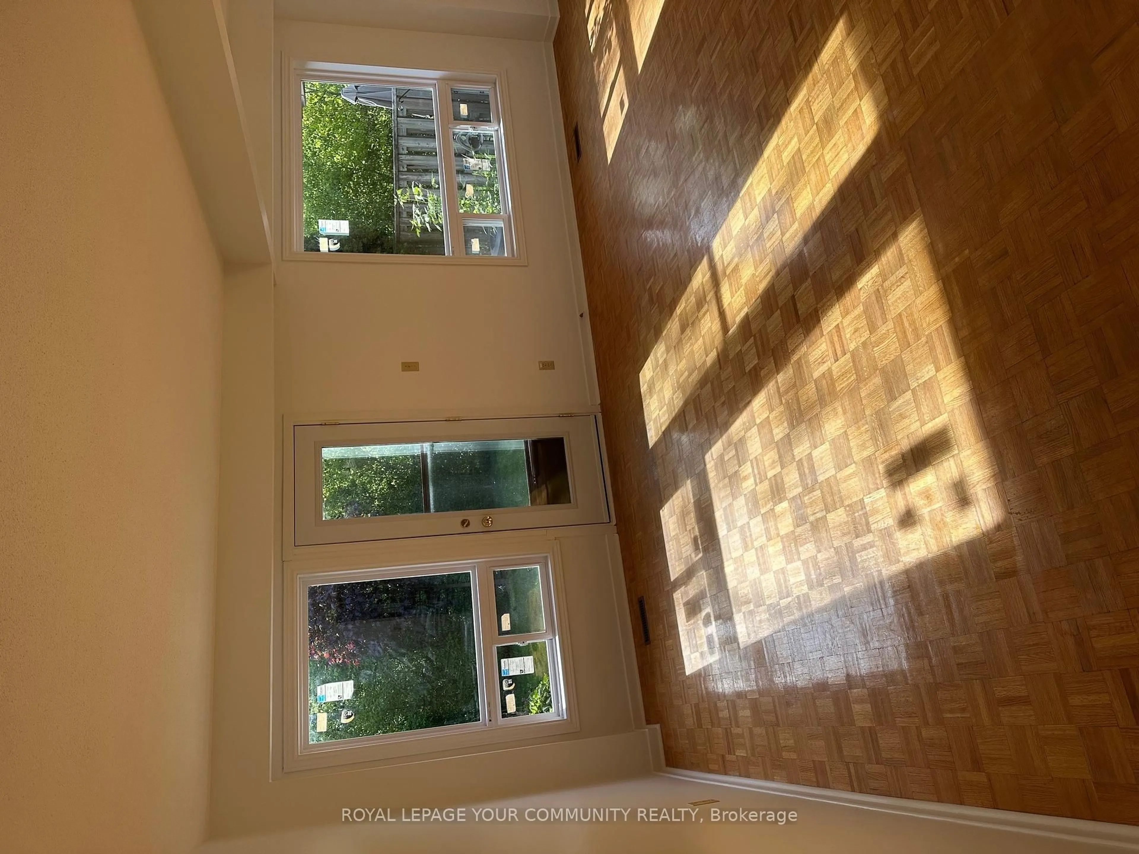 Indoor entryway for 40 Castle Rock Dr #9, Richmond Hill Ontario L4C 5H5