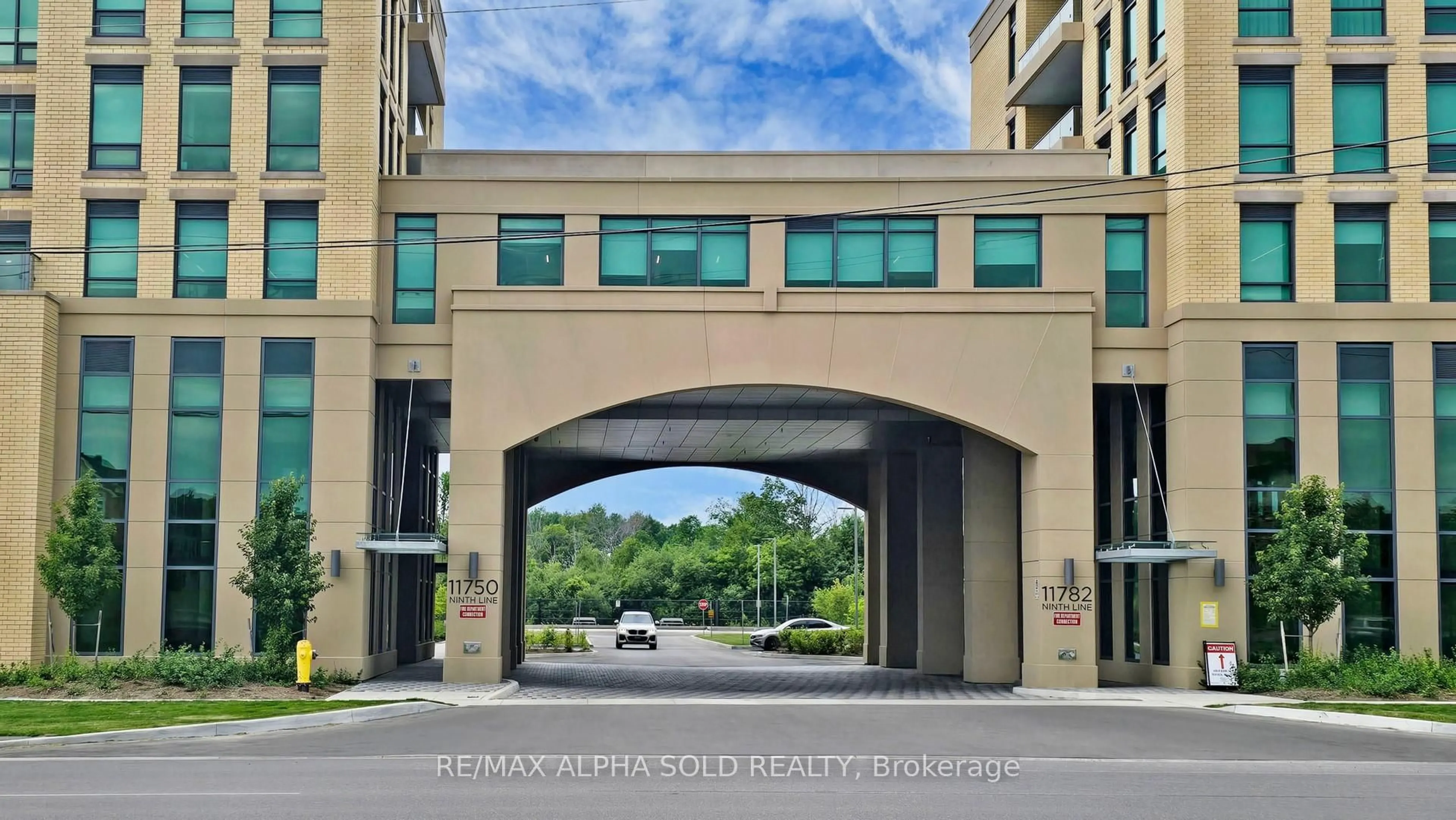 Indoor foyer for 11750 Ninth Line #423, Whitchurch-Stouffville Ontario L4A 5G1