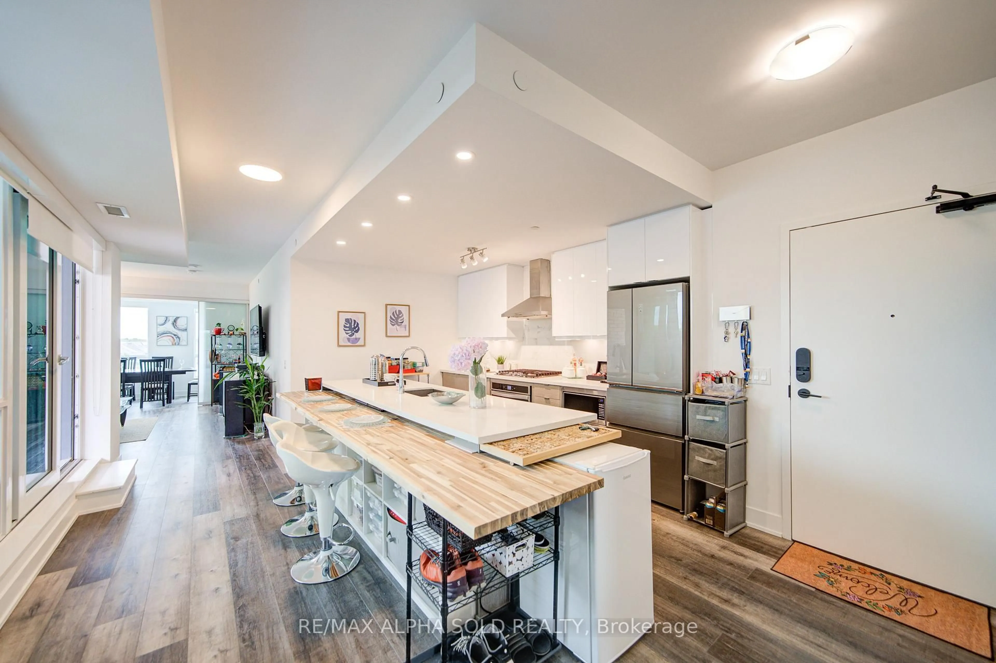 Open concept kitchen, unknown for 11750 Ninth Line #423, Whitchurch-Stouffville Ontario L4A 5G1
