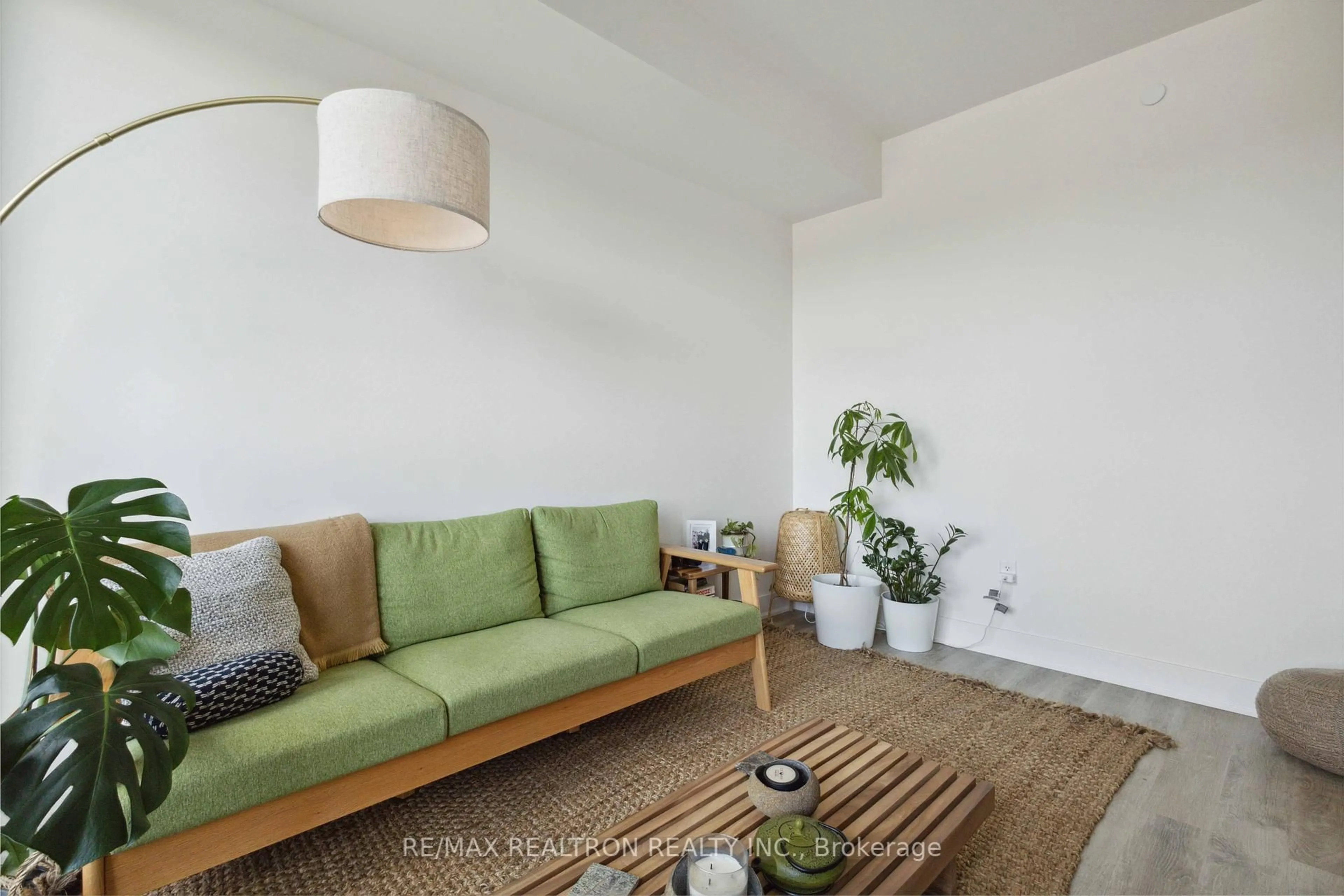 Living room with furniture, unknown for 185 Deerfield Rd #315, Newmarket Ontario L3Y 0G7