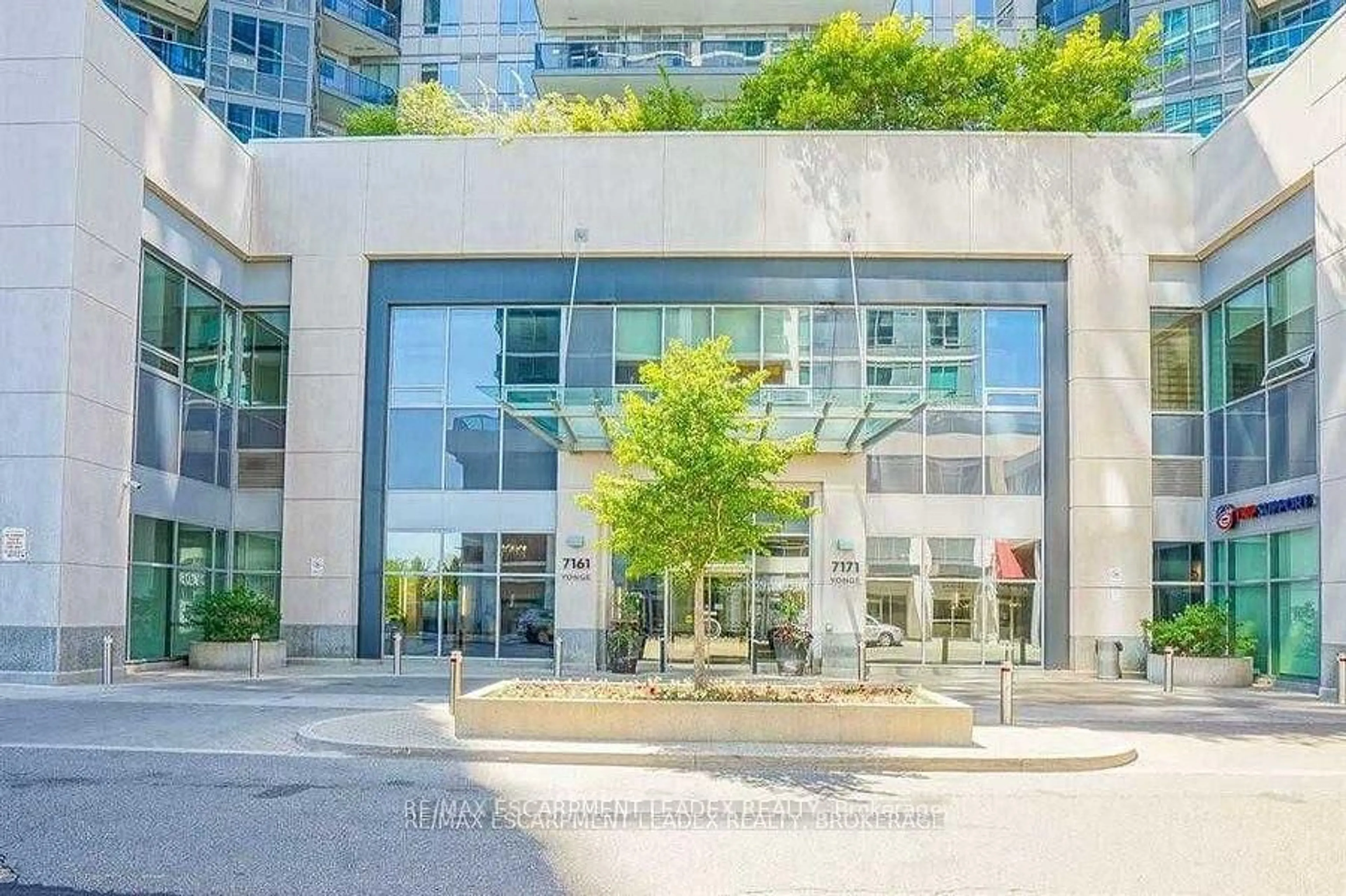 Indoor foyer for 7161 Yonge St #2731, Markham Ontario L3T 0C8