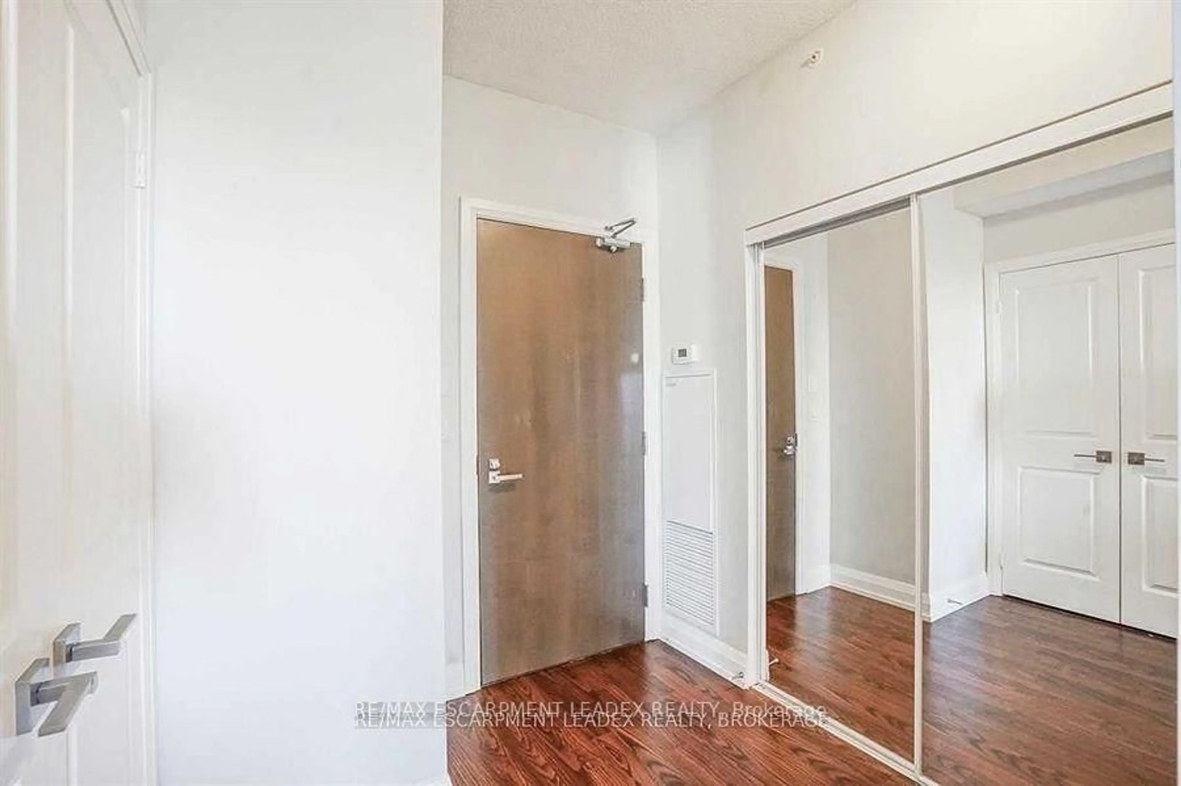 Indoor entryway for 7161 Yonge St #2731, Markham Ontario L3T 0C8