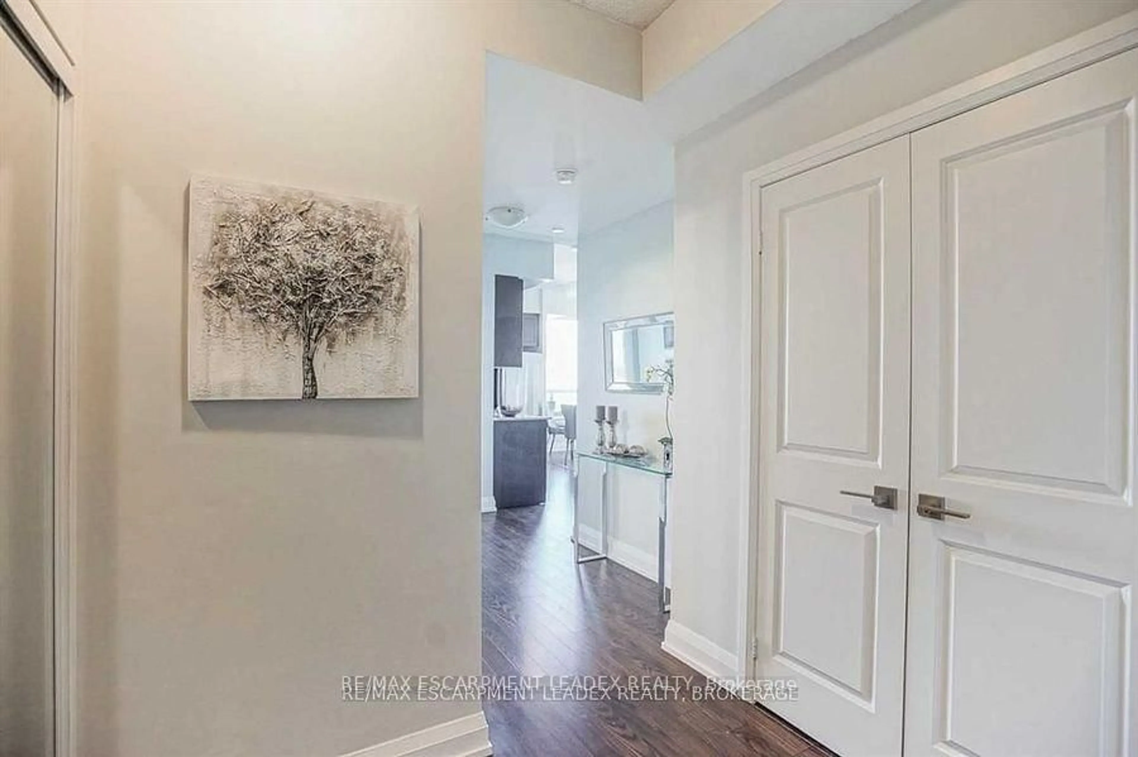 Indoor entryway for 7161 Yonge St #2731, Markham Ontario L3T 0C8