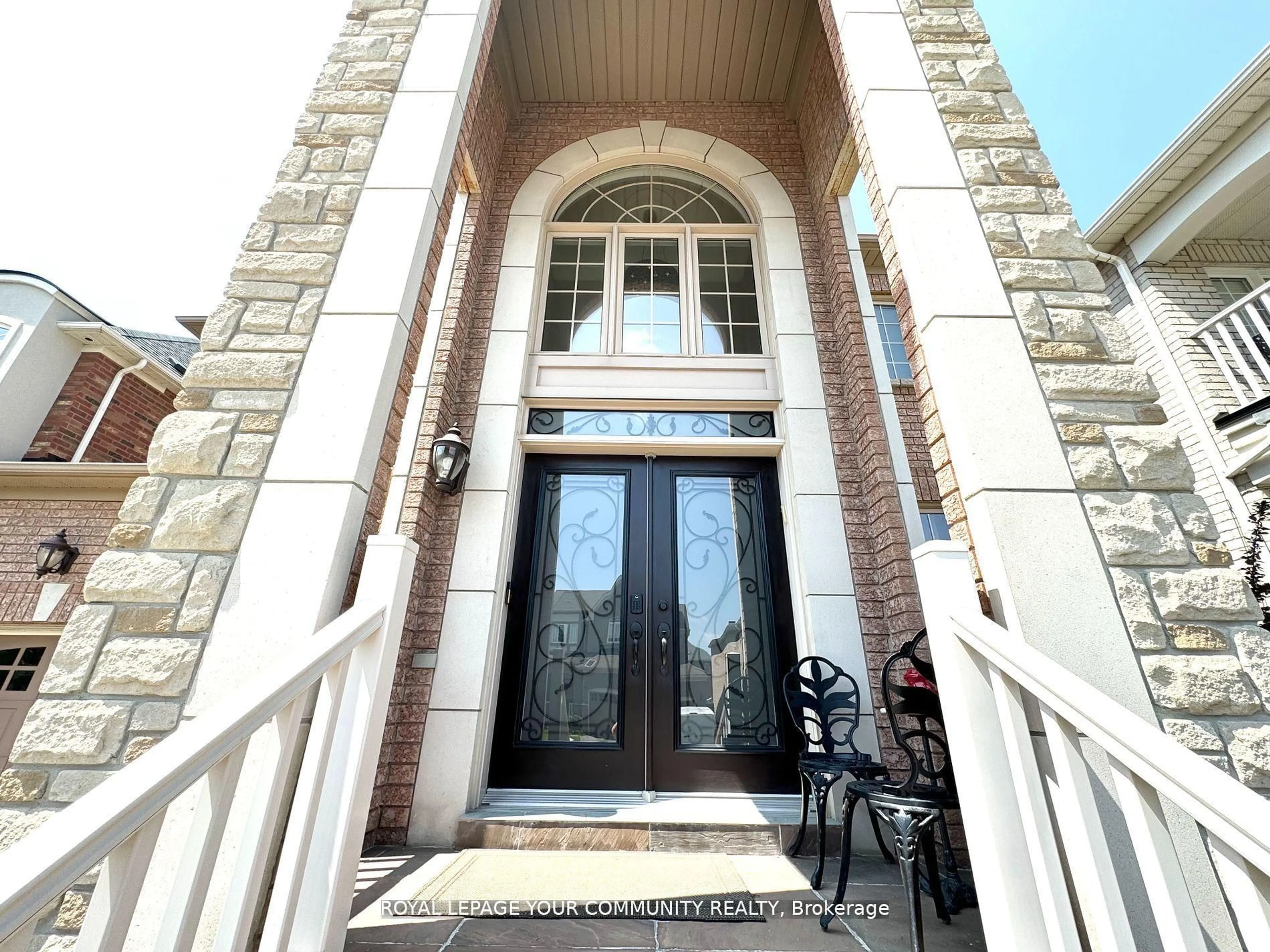 Indoor entryway for 60 Pantano Dr, Vaughan Ontario L4J 0B2