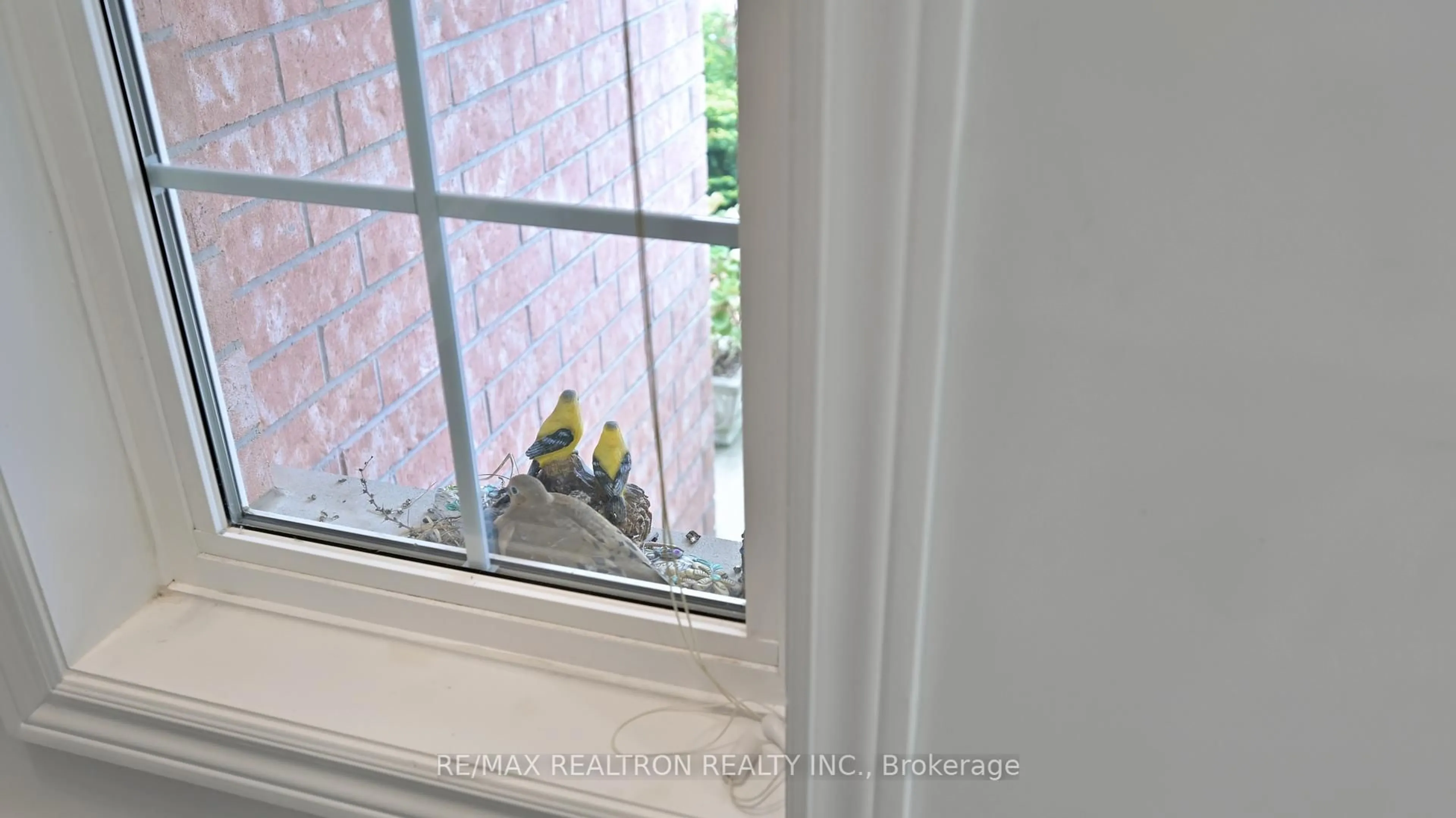 Blurry image for 72 Long Point Dr, Richmond Hill Ontario L4E 3Z8