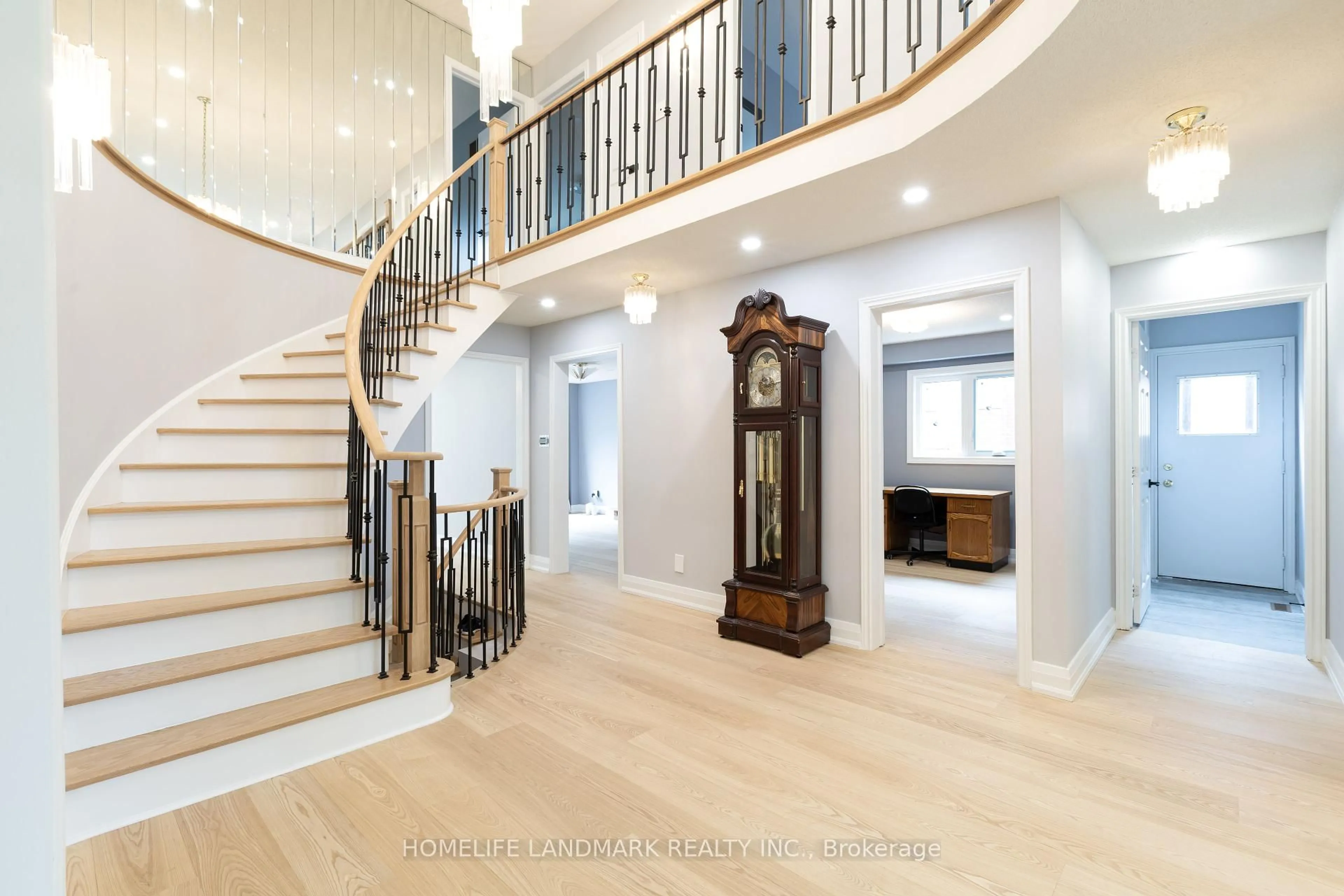 Indoor entryway for 9755 Keele St, Vaughan Ontario L6A 3Y5