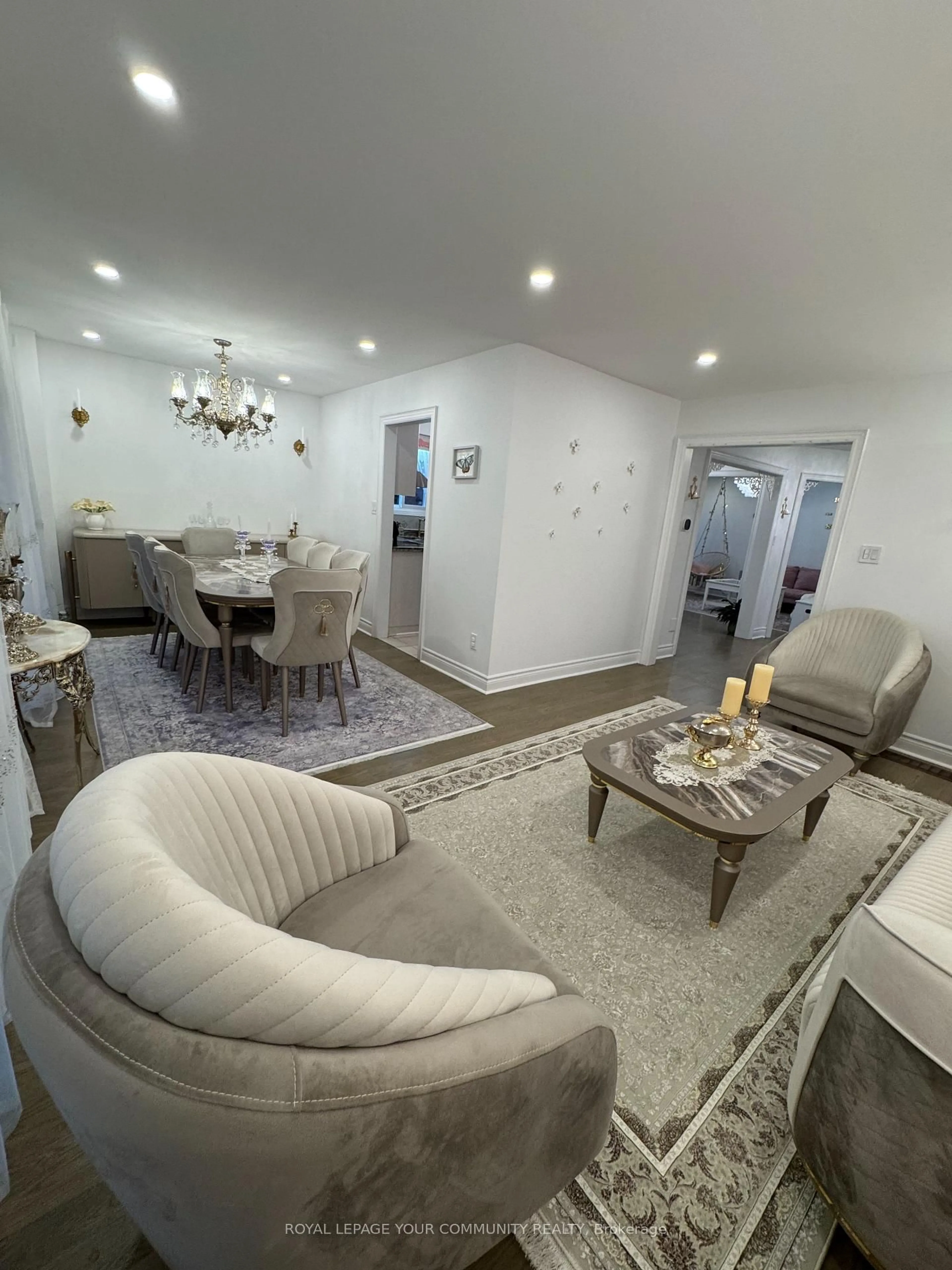Living room with furniture, unknown for 163 Oliver Lane, Vaughan Ontario L6A 1A9