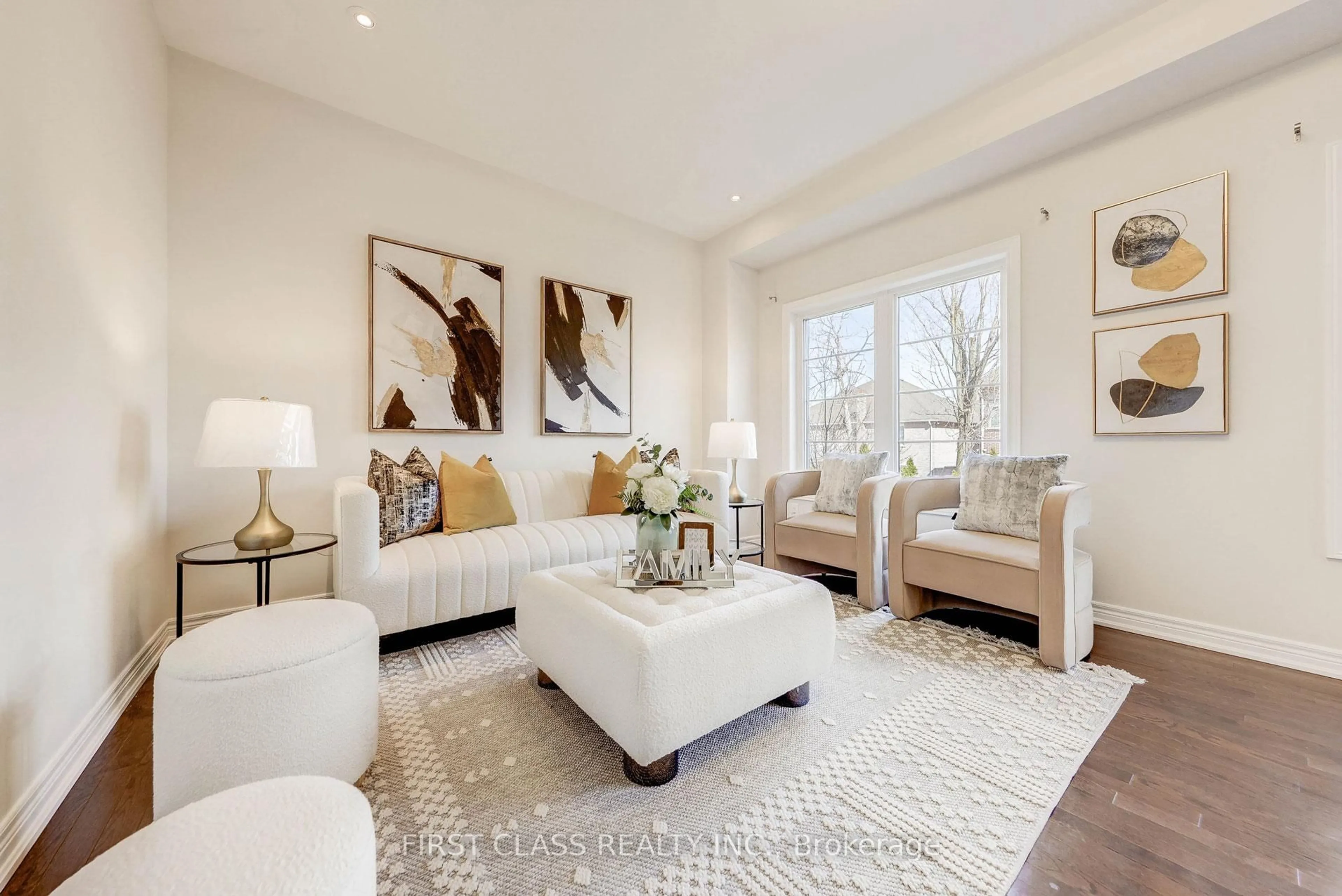 Living room with furniture, unknown for 8 Deep River Lane, Richmond Hill Ontario L4C 5S4