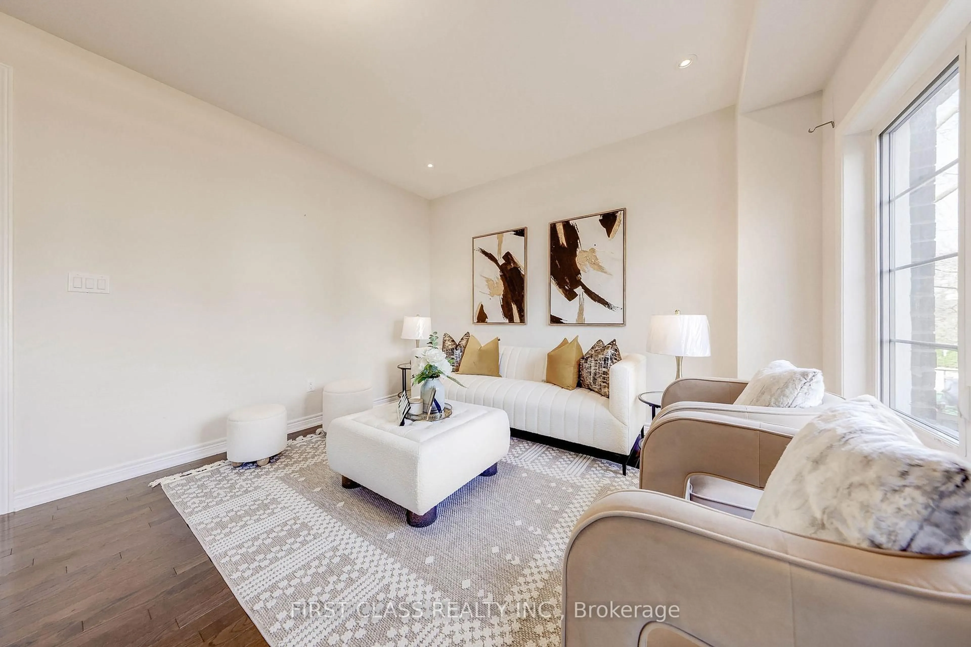 Living room with furniture, unknown for 8 Deep River Lane, Richmond Hill Ontario L4C 5S4