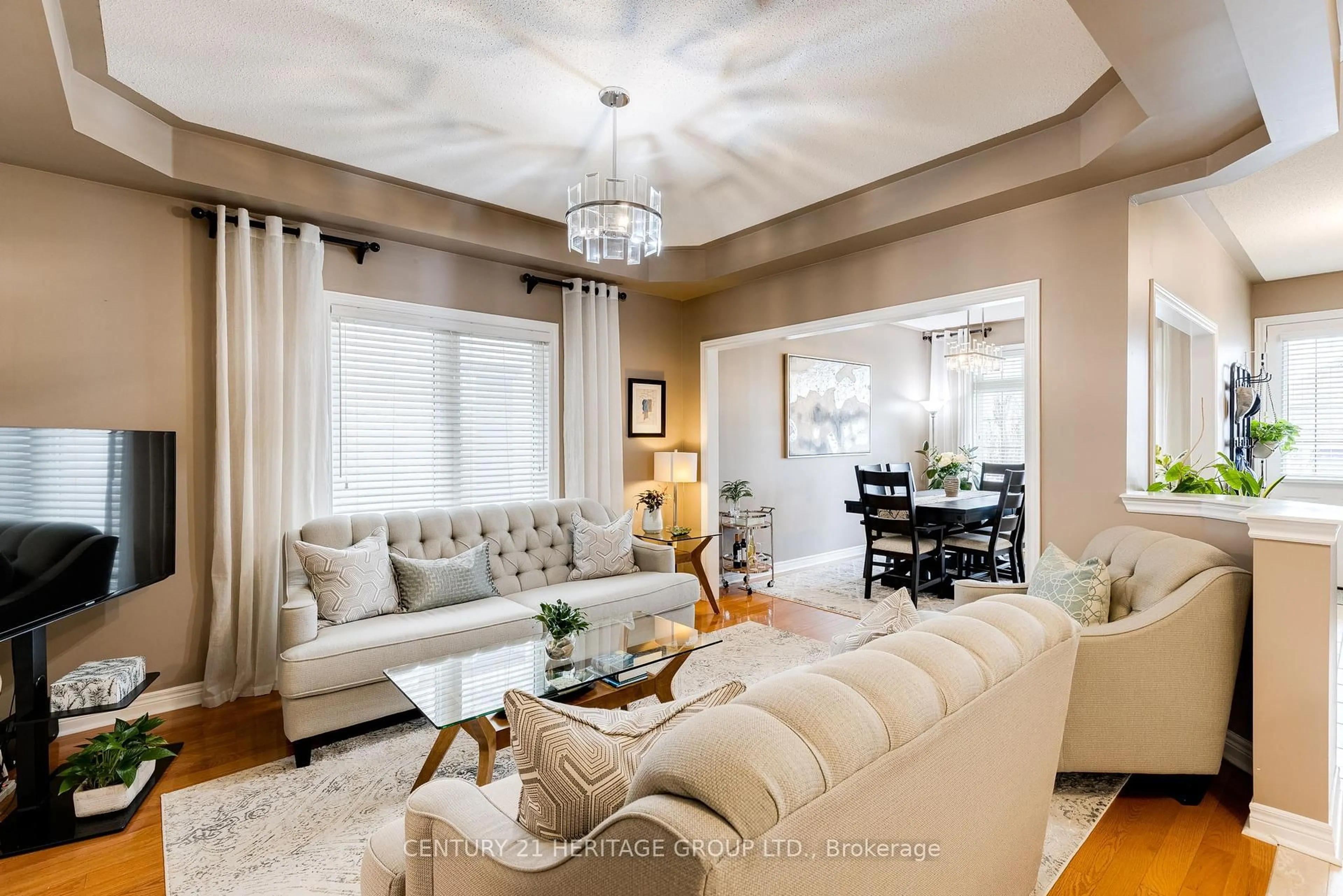 Living room with furniture, unknown for 402 Kwapis Blvd, Newmarket Ontario L3X 3H4