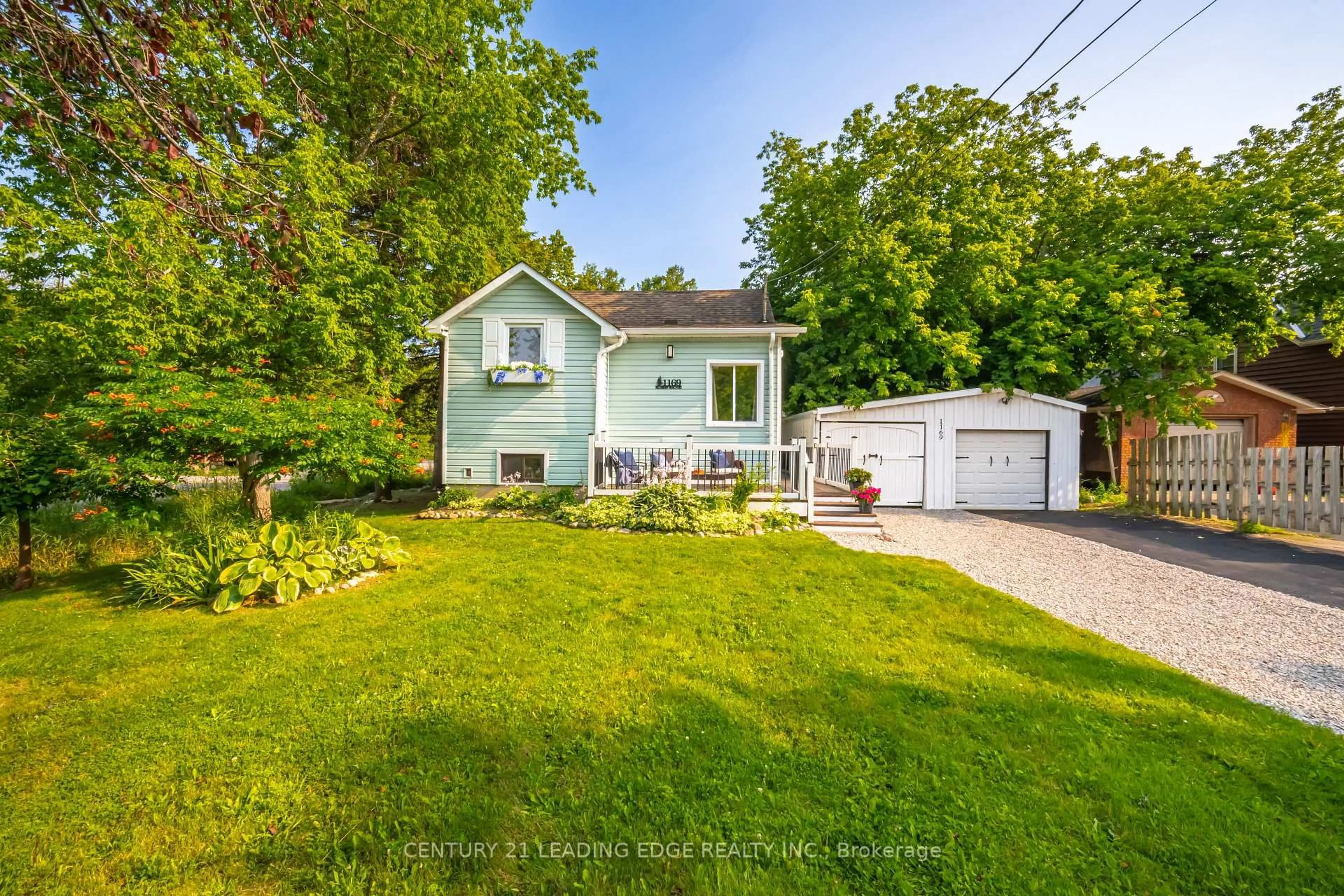 A pic from outside/outdoor area/front of a property/back of a property/a pic from drone, street for 1169 Killarney Beach Rd, Innisfil Ontario L0L 1W0