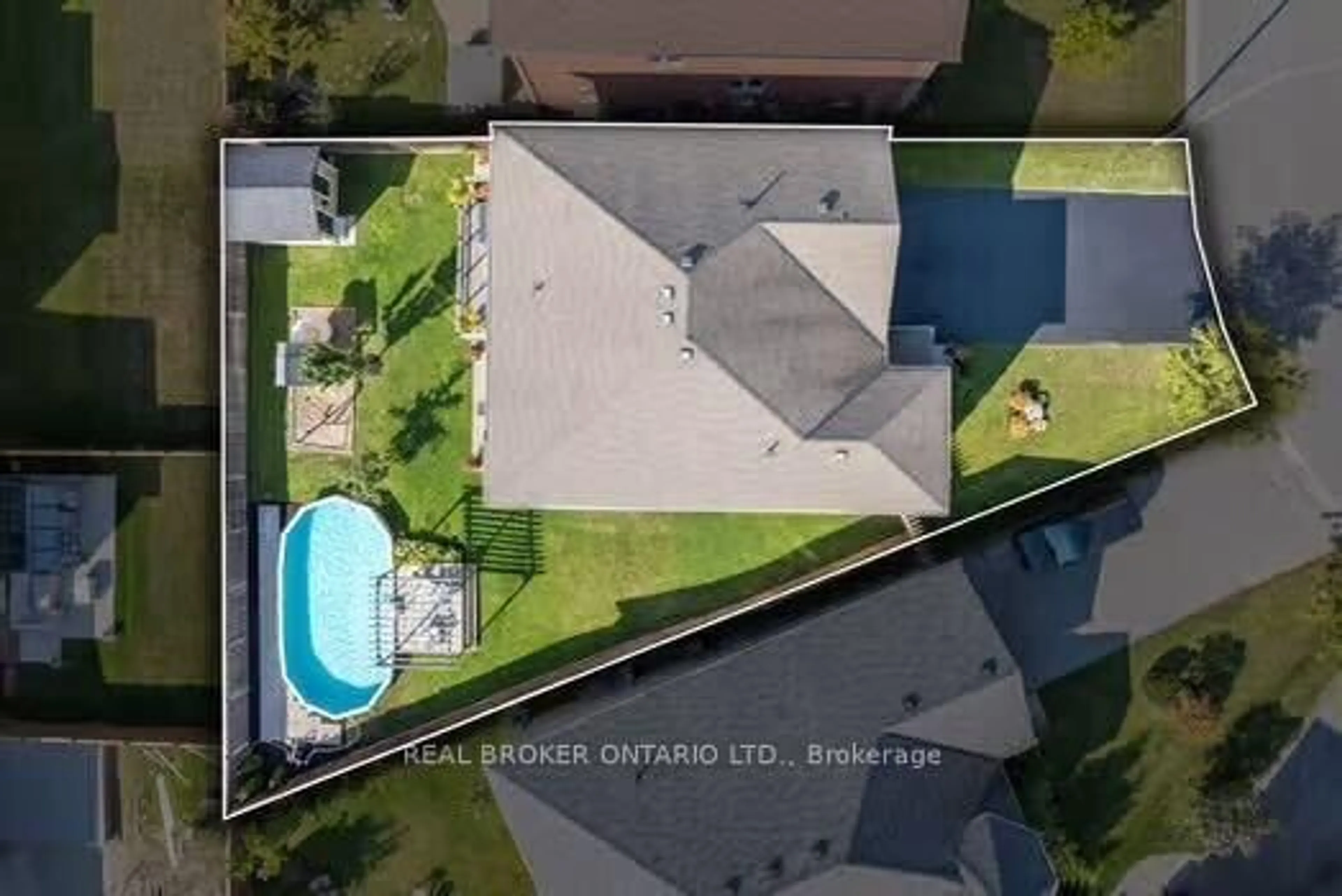 A pic from outside/outdoor area/front of a property/back of a property/a pic from drone, unknown for 1399 Kellough St, Innisfil Ontario L9S 0H7