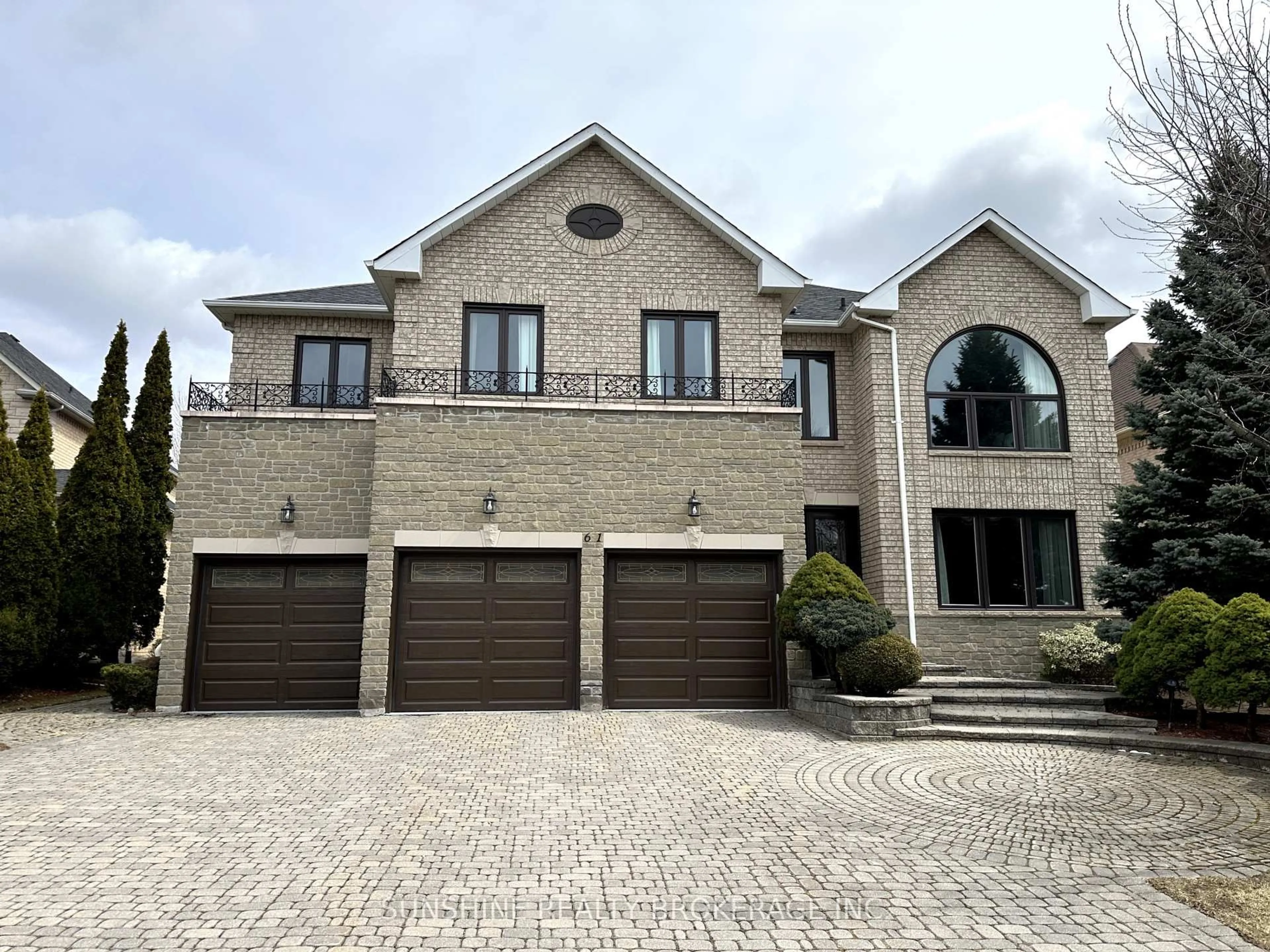 Home with brick exterior material, street for 61 Henricks Cres, Richmond Hill Ontario L4B 3W3