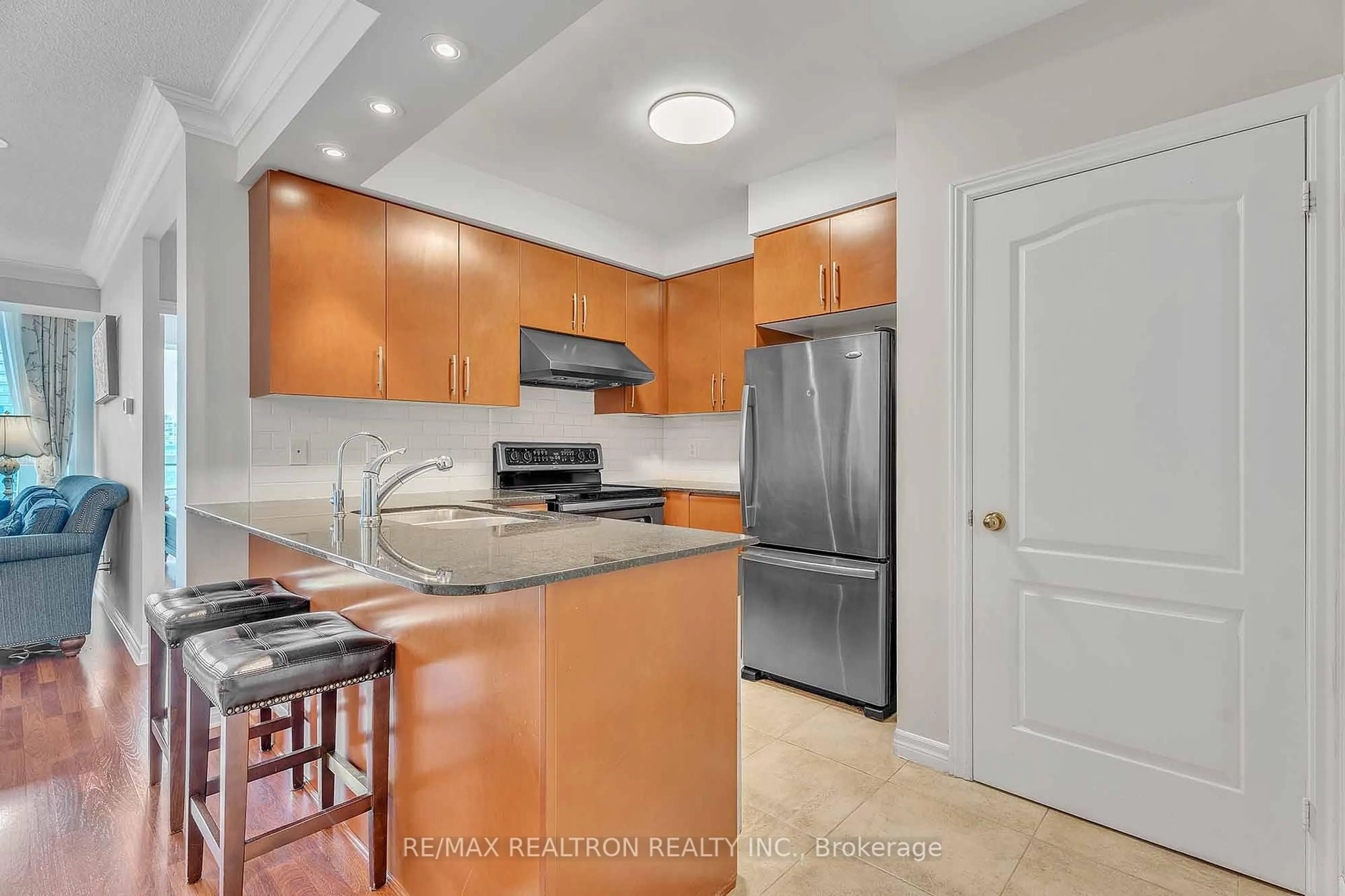 Standard kitchen, unknown for 88 Promenade Circ #1001, Vaughan Ontario L4J 9A4