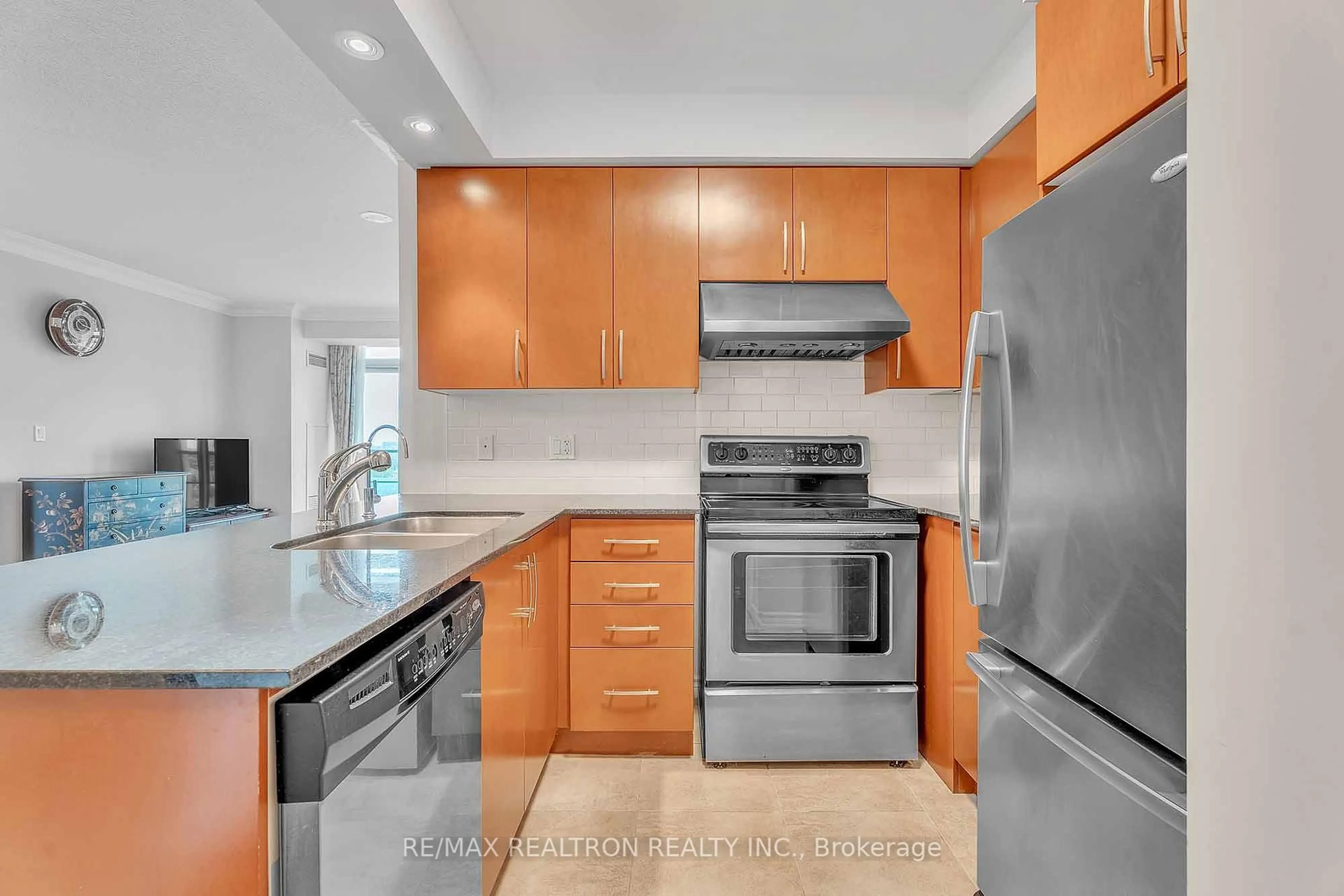 Standard kitchen, unknown for 88 Promenade Circ #1001, Vaughan Ontario L4J 9A4