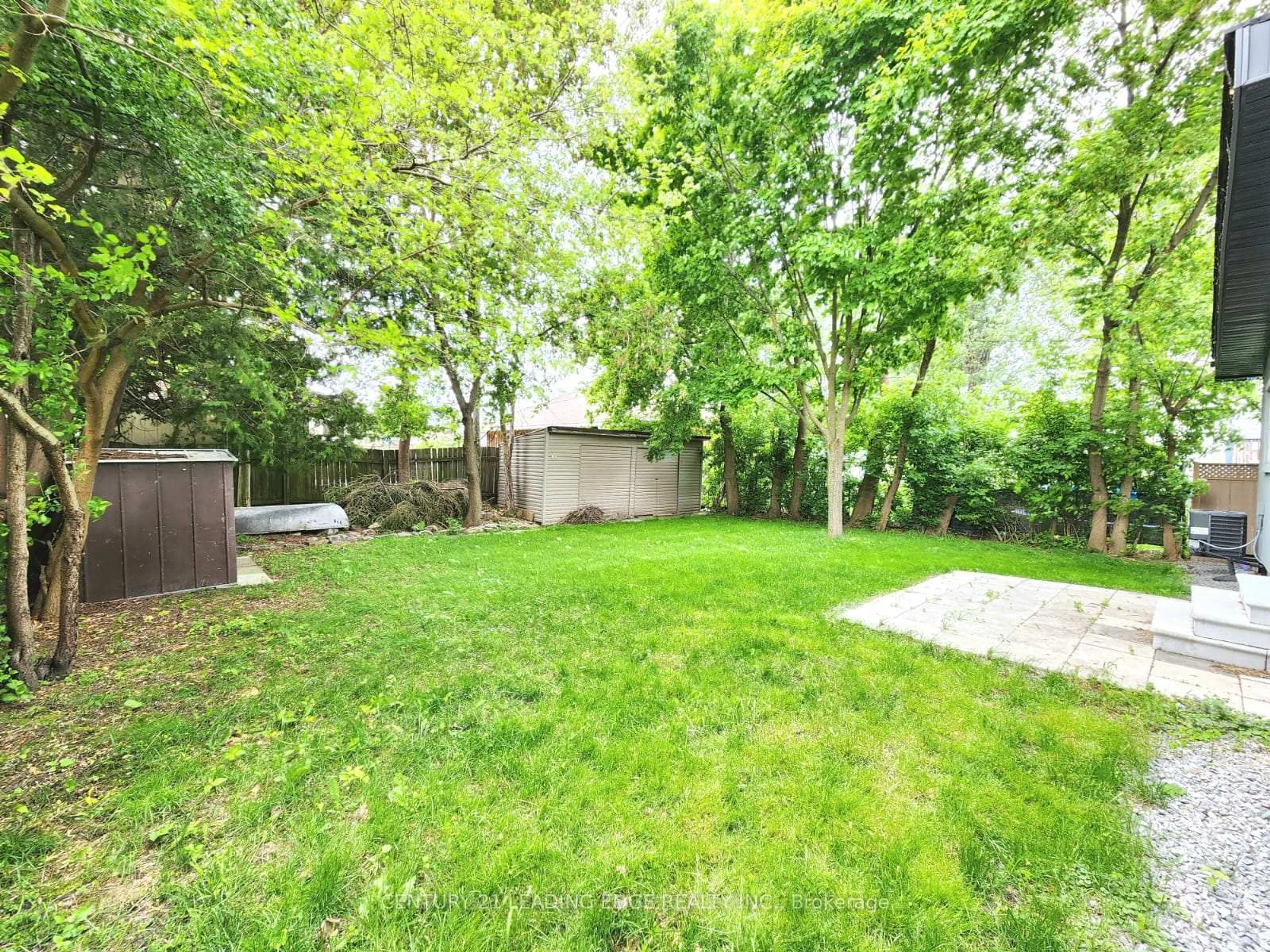Patio, street for 291 Woodycrest Ave, Georgina Ontario L4P 2W3