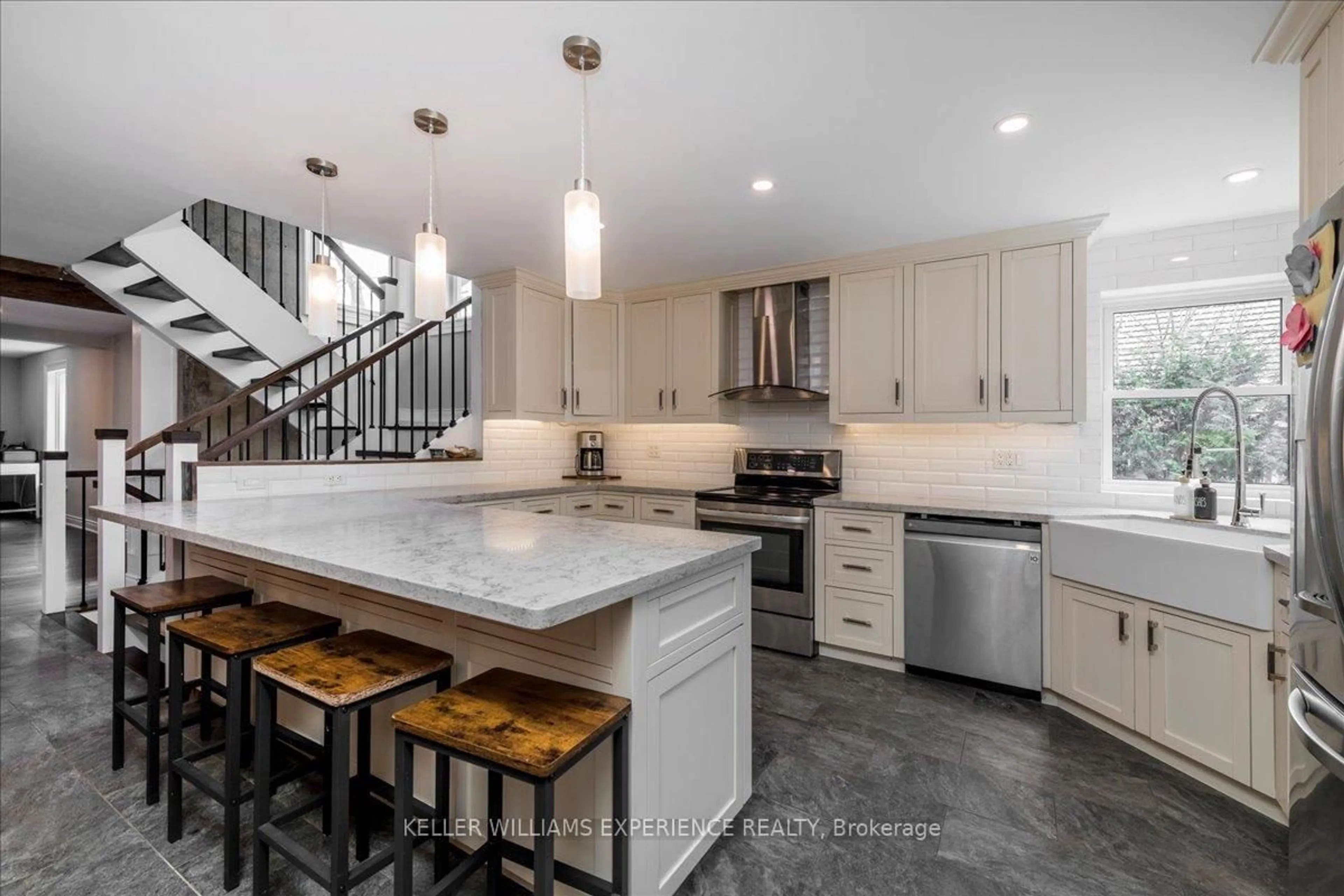 Open concept kitchen, ceramic/tile floor for 2233 4th Line, Innisfil Ontario L0L 1K0